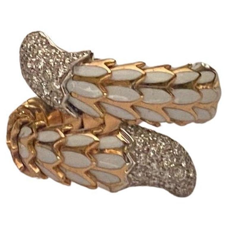 Roberto Coin Bague « Cobra » vintage en or rose 18 carats, émail blanc et diamants en vente 4