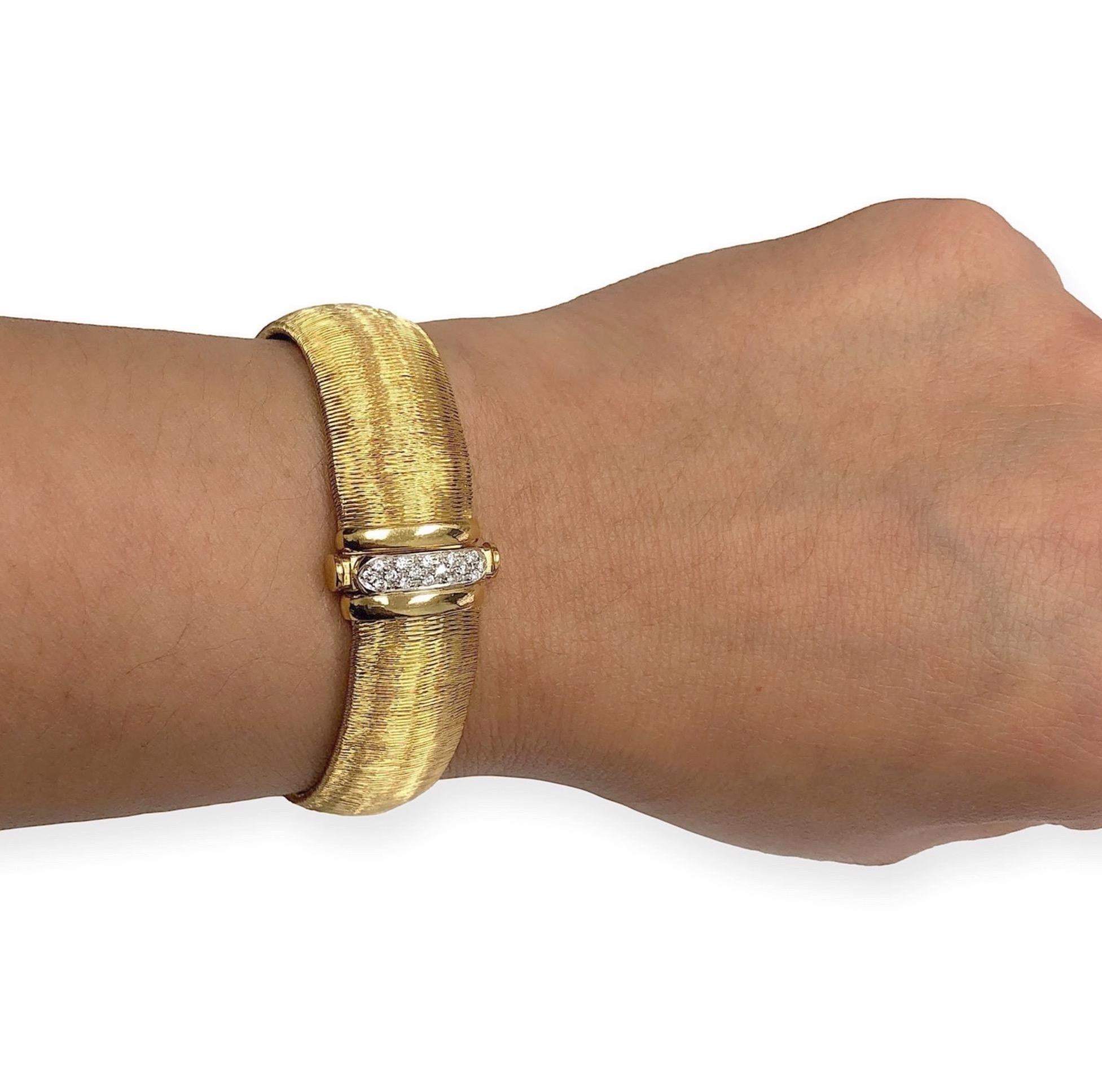 Vintage Roberto Coin 18k Yellow Gold Silk Weave Diamond Bracelet In Excellent Condition In New York, NY