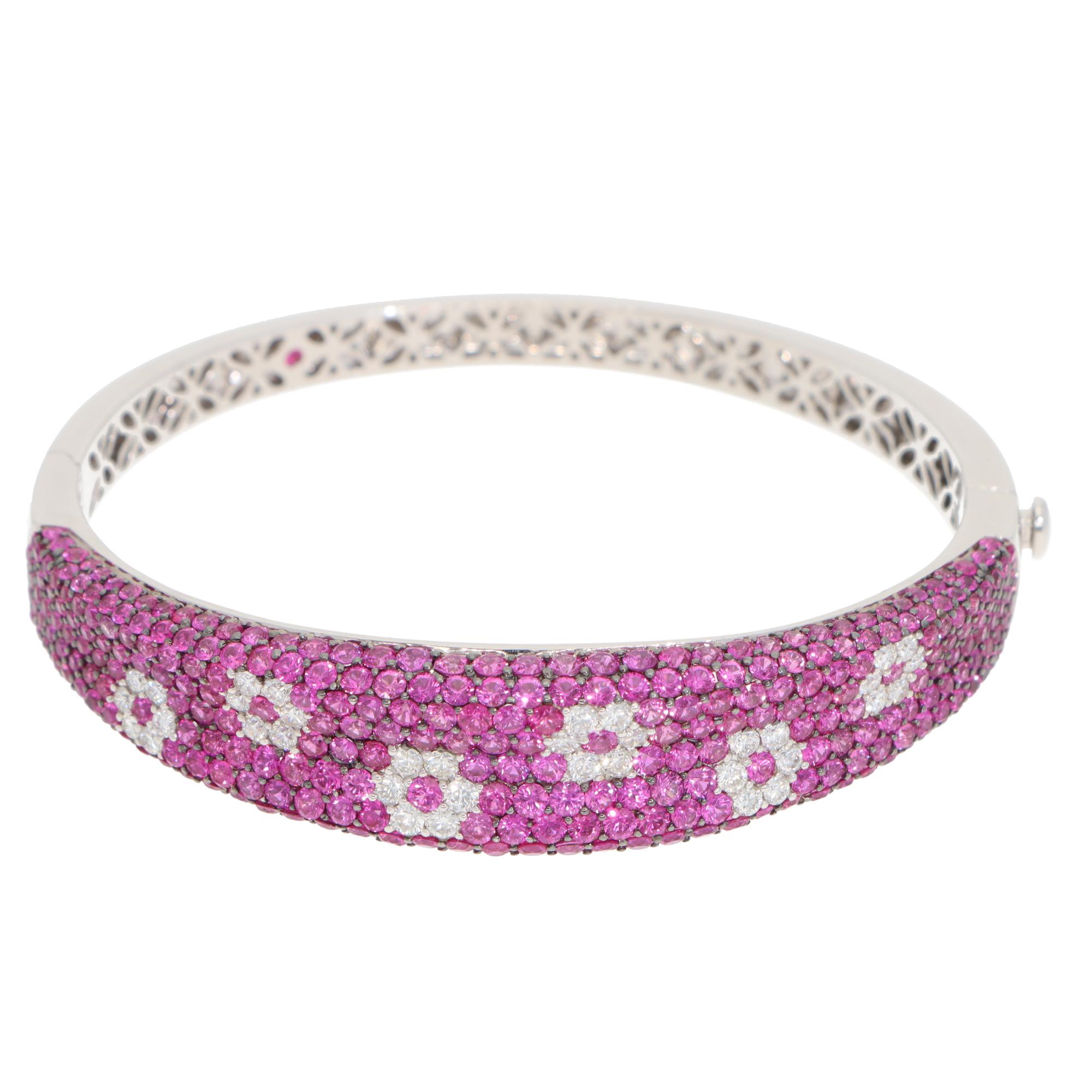 A lovely vintage Roberto Coin pink sapphire and diamond pavé bracelet set in 18k white gold.

The bracelet is set with 335 round mixed-cut pink sapphires and 36 round brilliant-cut diamonds, all of which are pavé set within the floral pattern