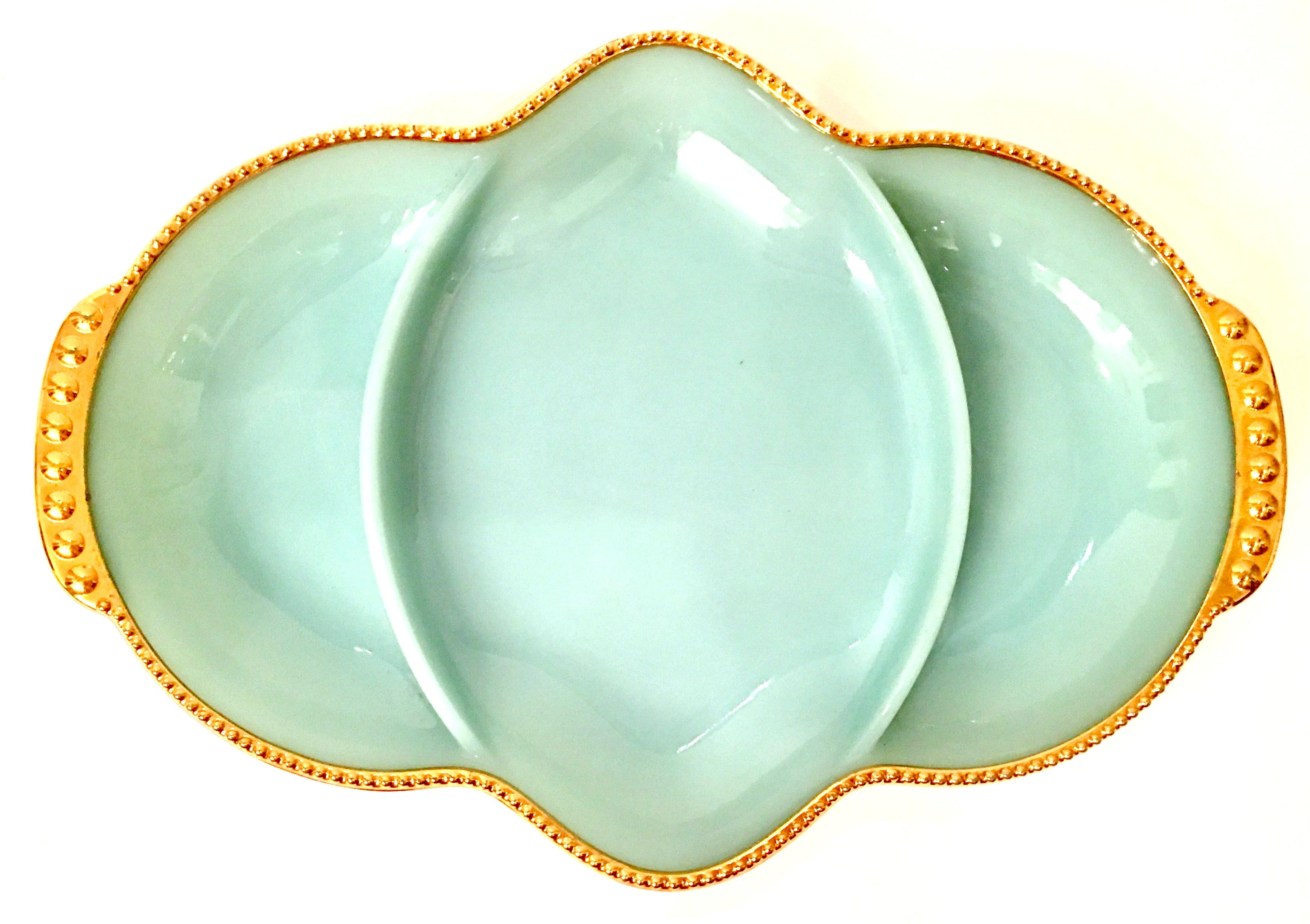 1950'S Delphite Glas geteilt Teller in Robins Ei blau und 22 Gold trimmen Detail. Auf der Unterseite signiert:: Fire King oven bake.