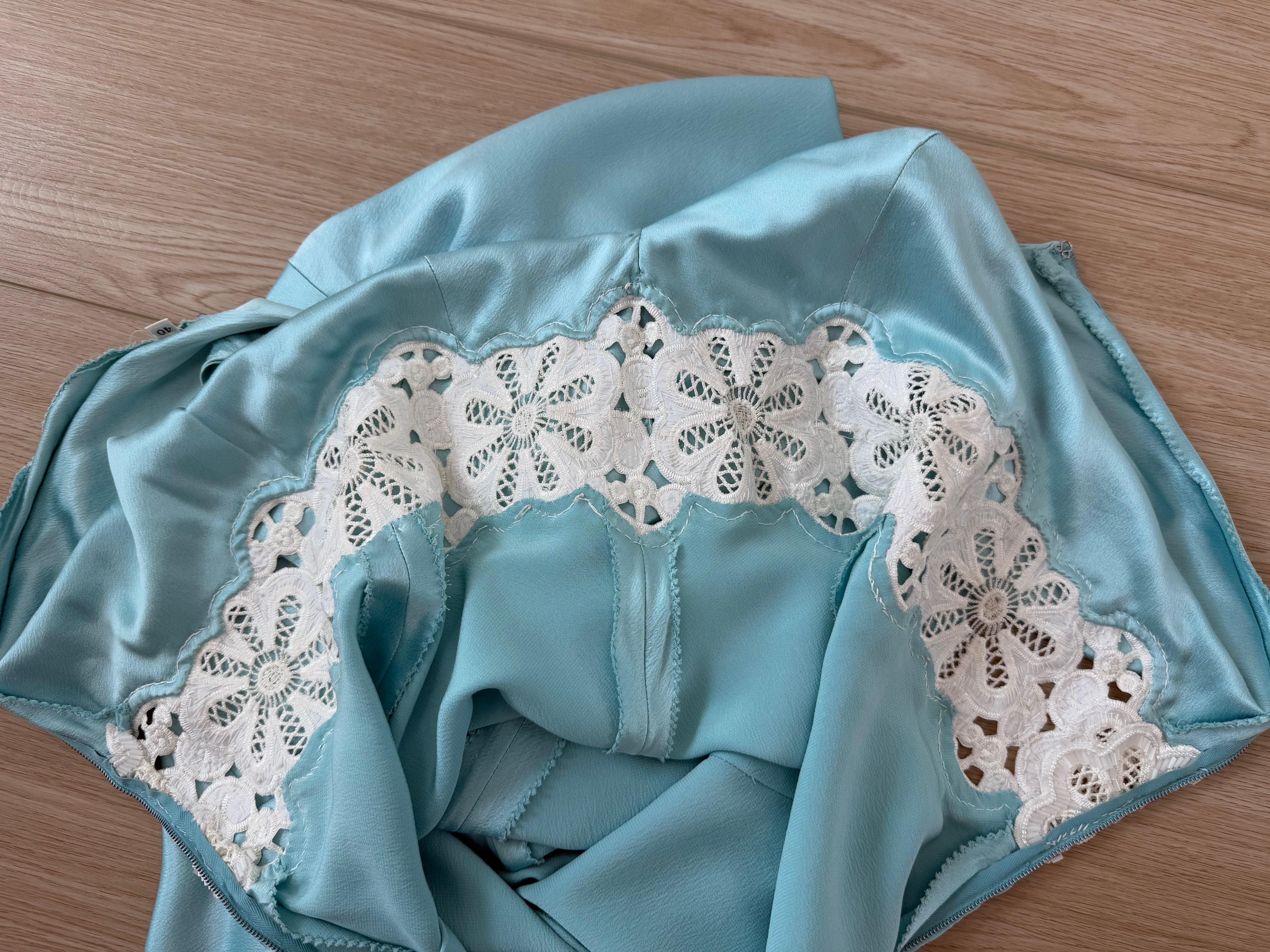 Vintage Robin's Egg Blue Silk Dress w. Robe longue avec perles au centre de la robe en vente 1