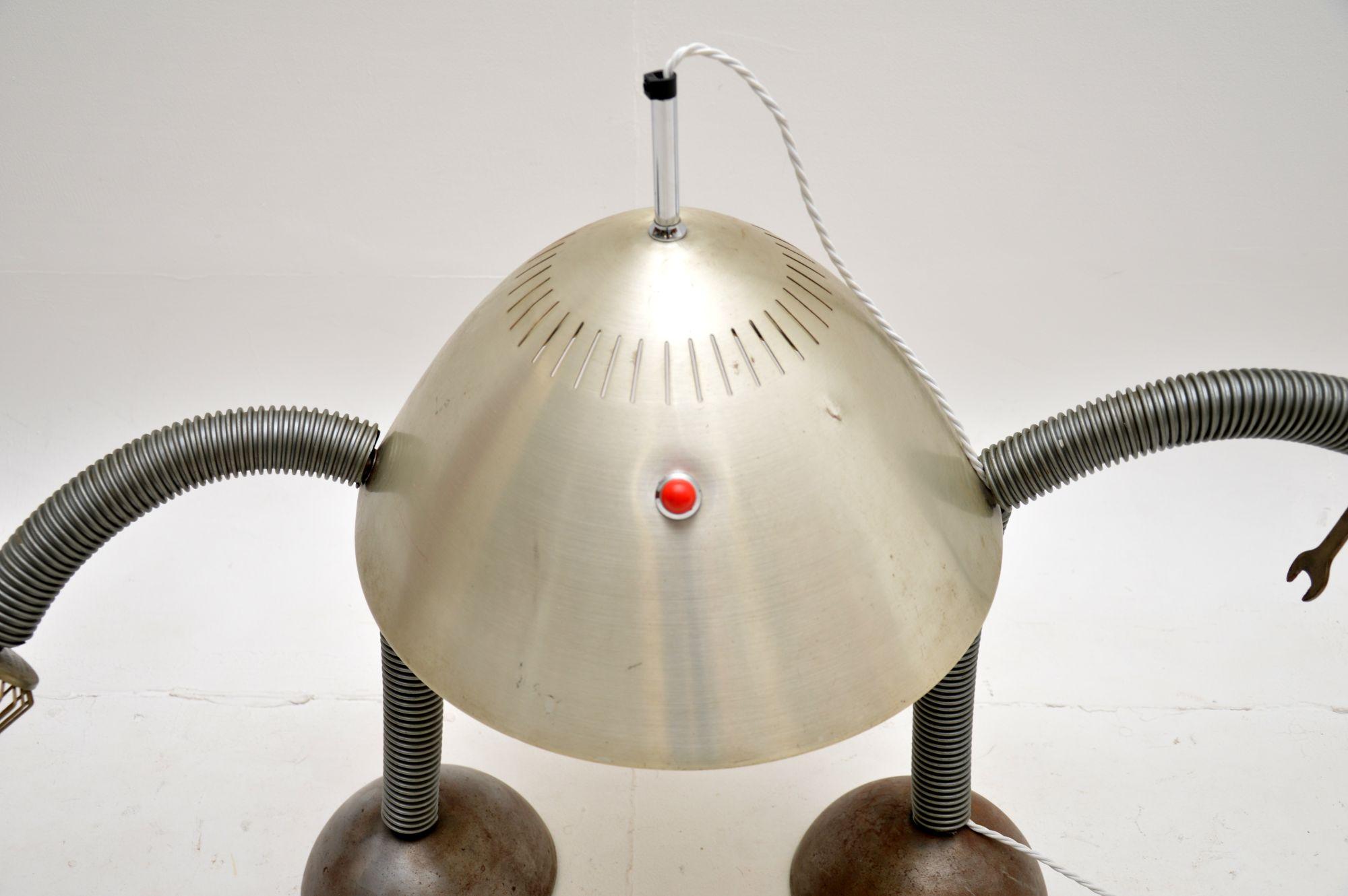 Ère spatiale Lampe de table robot vintage en vente