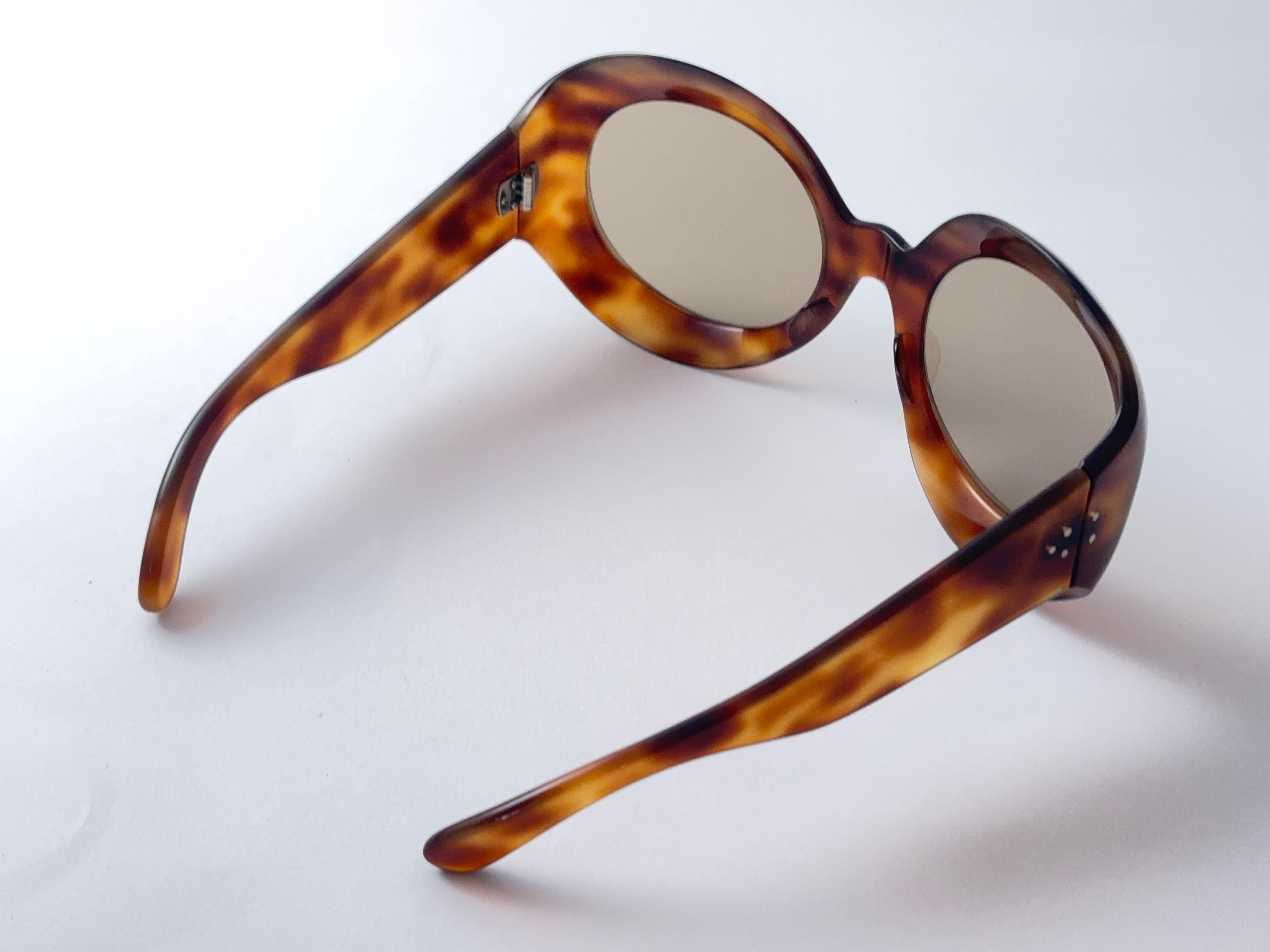 Vintage Robuste große überdimensionale Schildkröte 1960 Sonnenbrille Made in France (Beige) im Angebot