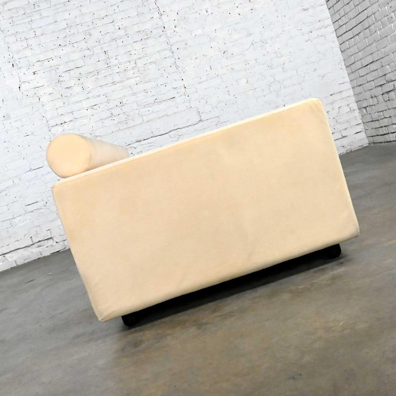 Vintage Roche Bobois Post-Modern - Canapé en daim ultra blanc cassé  en vente 1