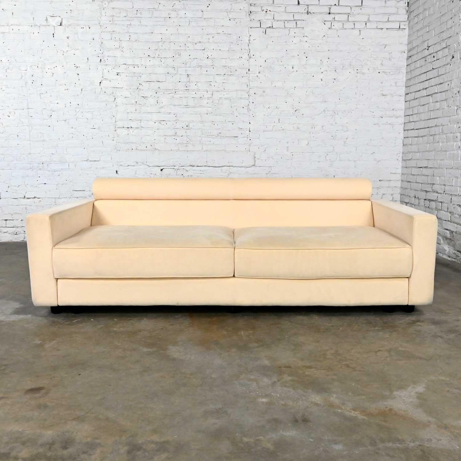 Unknown Vintage Roche Bobois Post-Modern Off-White Ultra Suede Sofa  For Sale