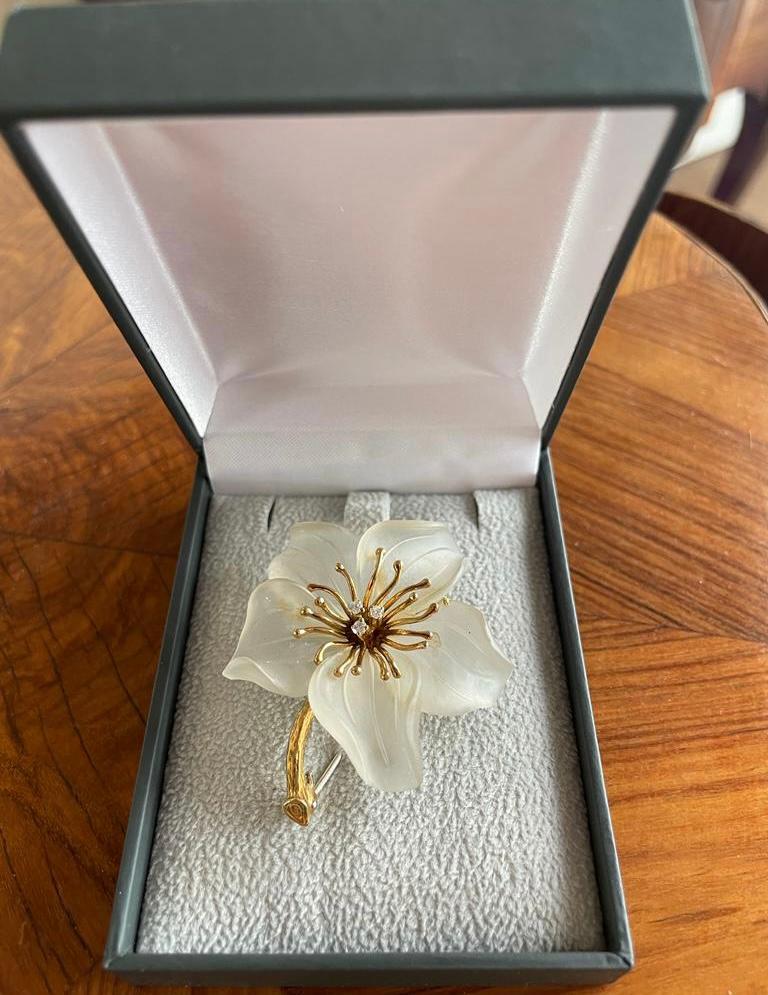 Taille mixte Broche Lilly en or jaune 18 carats avec diamants en cristal de roche vintage en vente