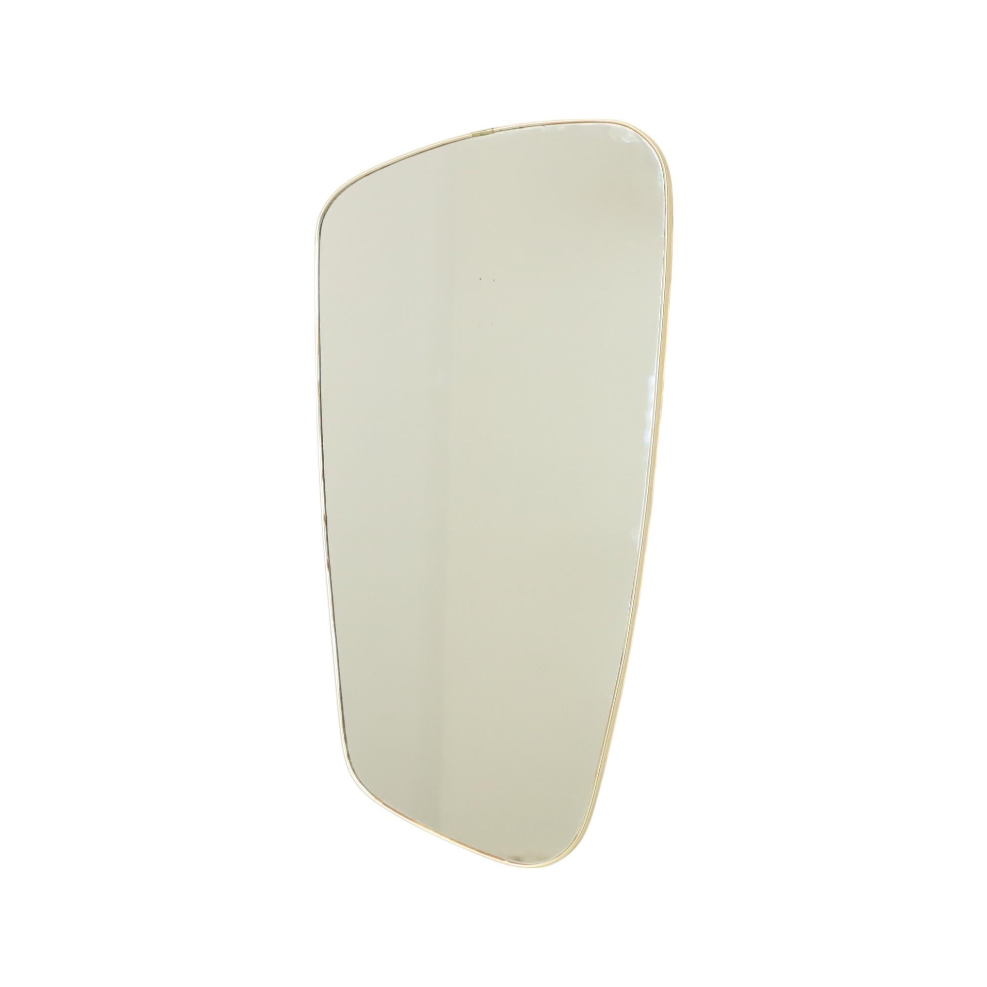 Superbe miroir asymétrique vintage des années 50, style rockabilly, probablement par Deknudt, mais non marqué, Belgique.

Ces miroirs tendance reviennent à la mode, avec leur design minimaliste et intemporel, ils s'intègrent parfaitement dans un