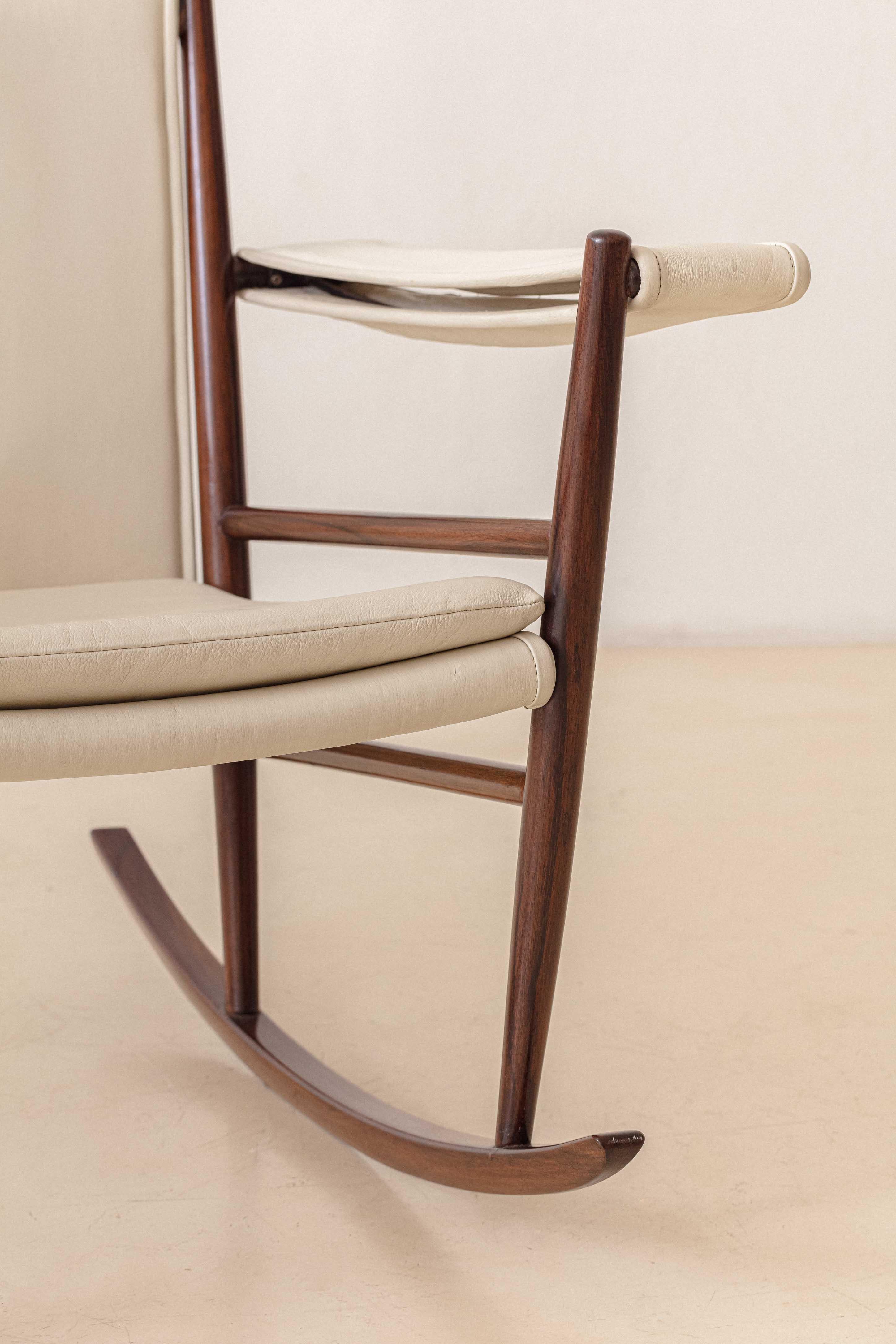 Chaise à bascule vintage de Joaquim Tenreiro, 1947, design brésilien du milieu du siècle dernier en vente 4