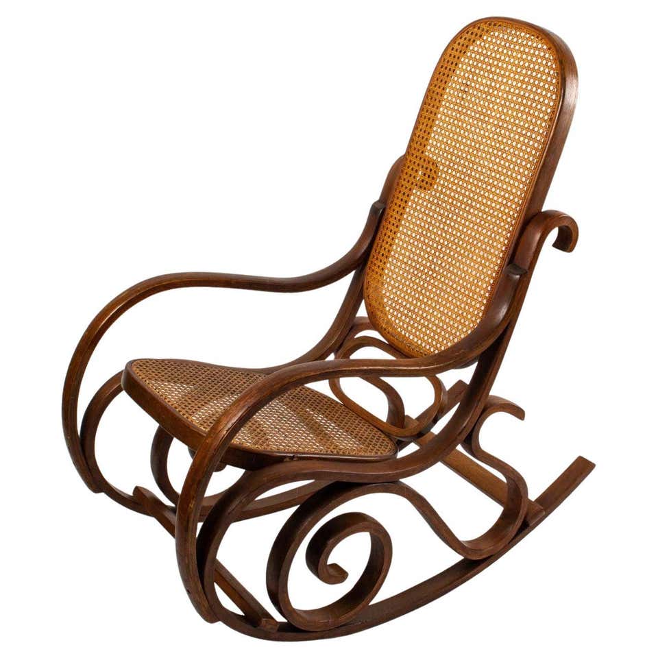 Vintage Style Rocking Chair Vintage Rocking-Chair in Light Oak Pressed Wood For Sale at 1stDibs