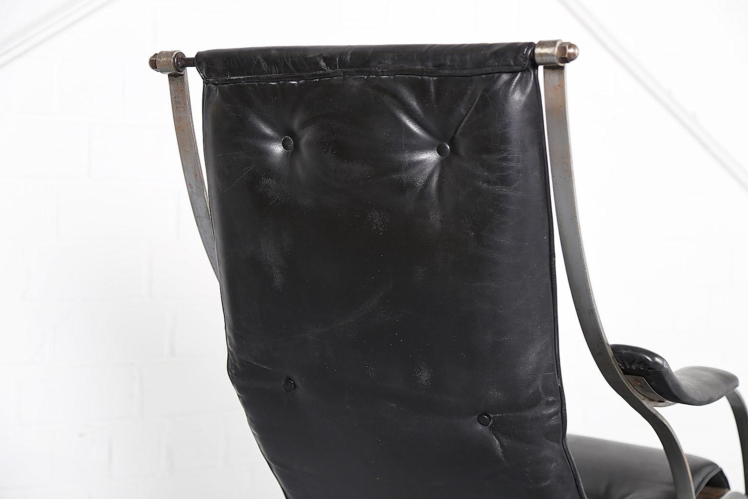 Fauteuil à bascule en fer conçu par Peter Cooper pour R.W. Winfield USA en 1851. Magnifique chaise à bascule basée sur le célèbre design des années 1850. R. W. Winfield a exposé ce design de chaise pour la première fois lors de la Grande Exposition
