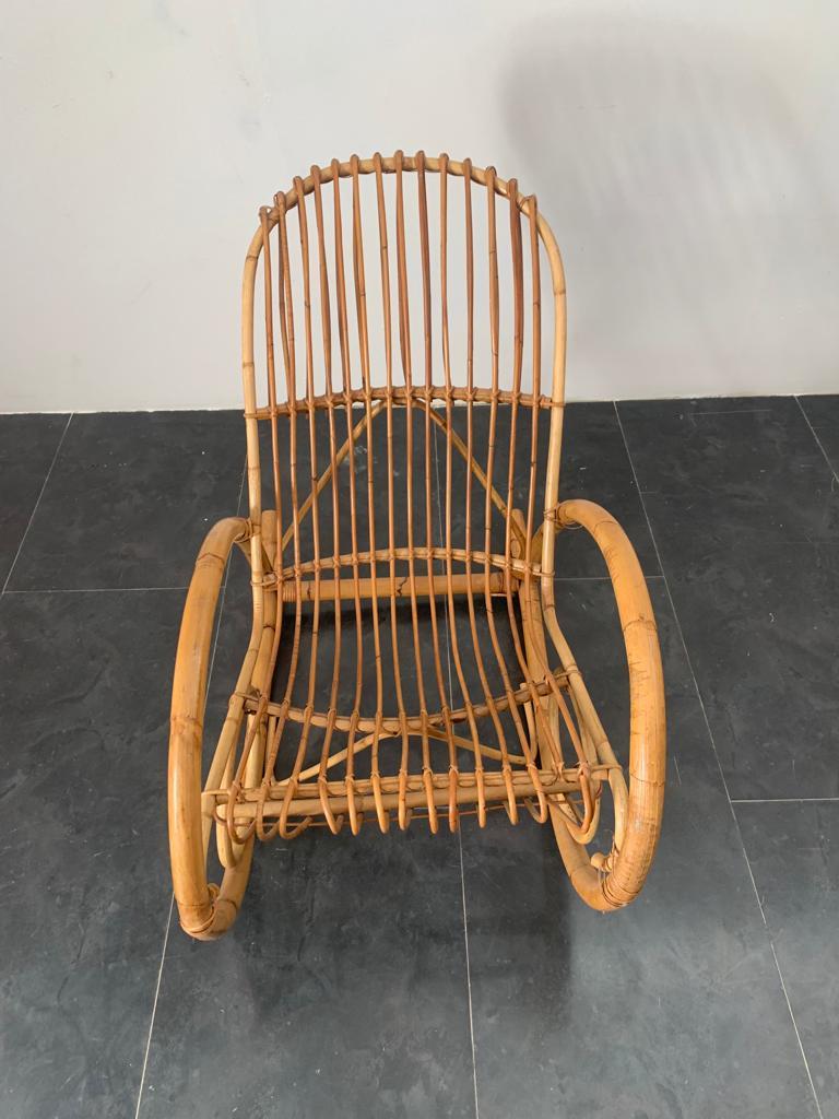 Chaises à bascule vintage en bambou, années 1960, lot de 2 en vente 1