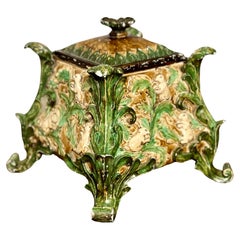 Caja de mesa o jardinera de resina decorada con pintura de estilo rococó vintage