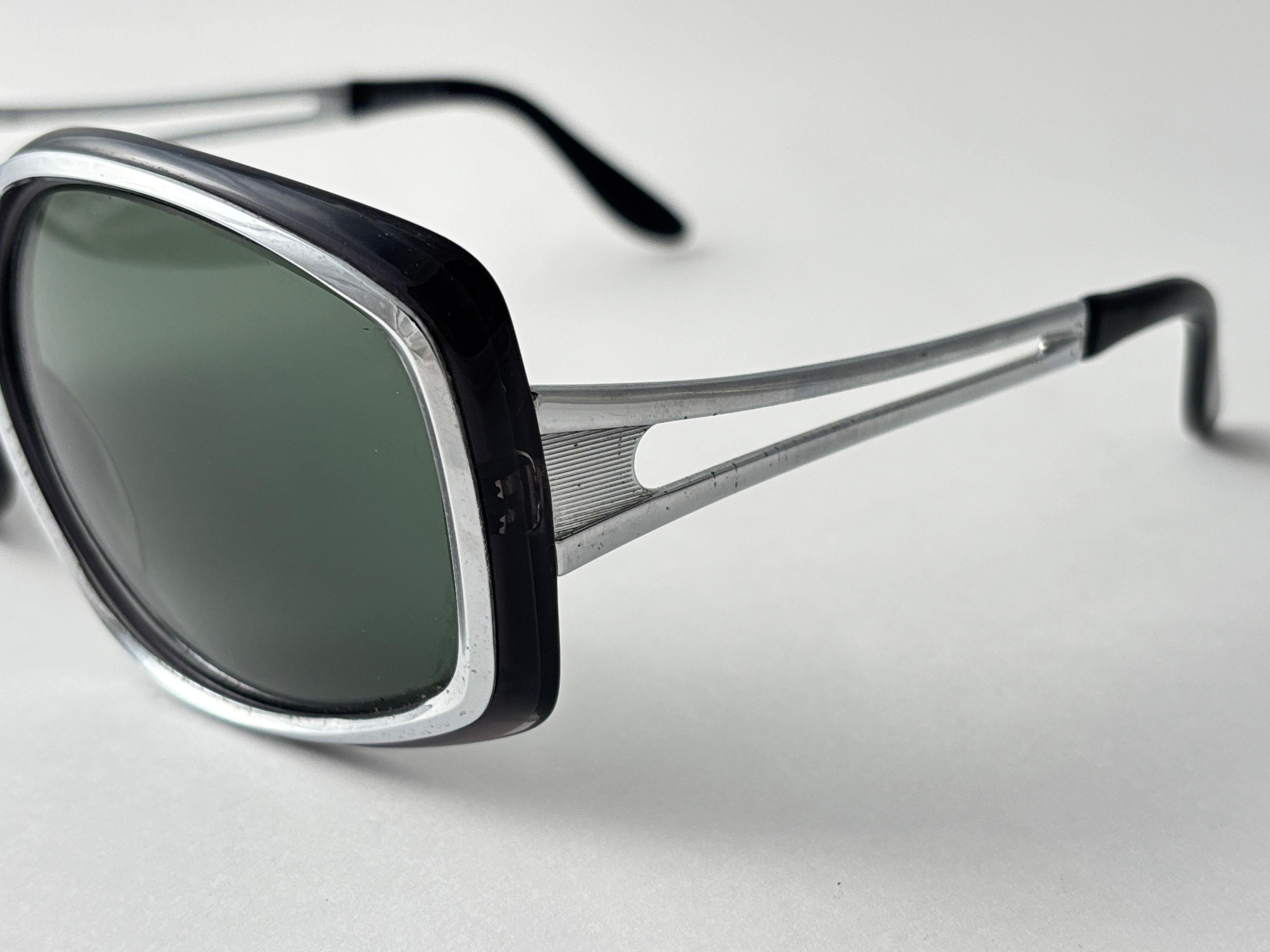 Femenino o masculino Gafas de sol vintage Rodenstock con montura plateada y lentes grises años 70 en venta