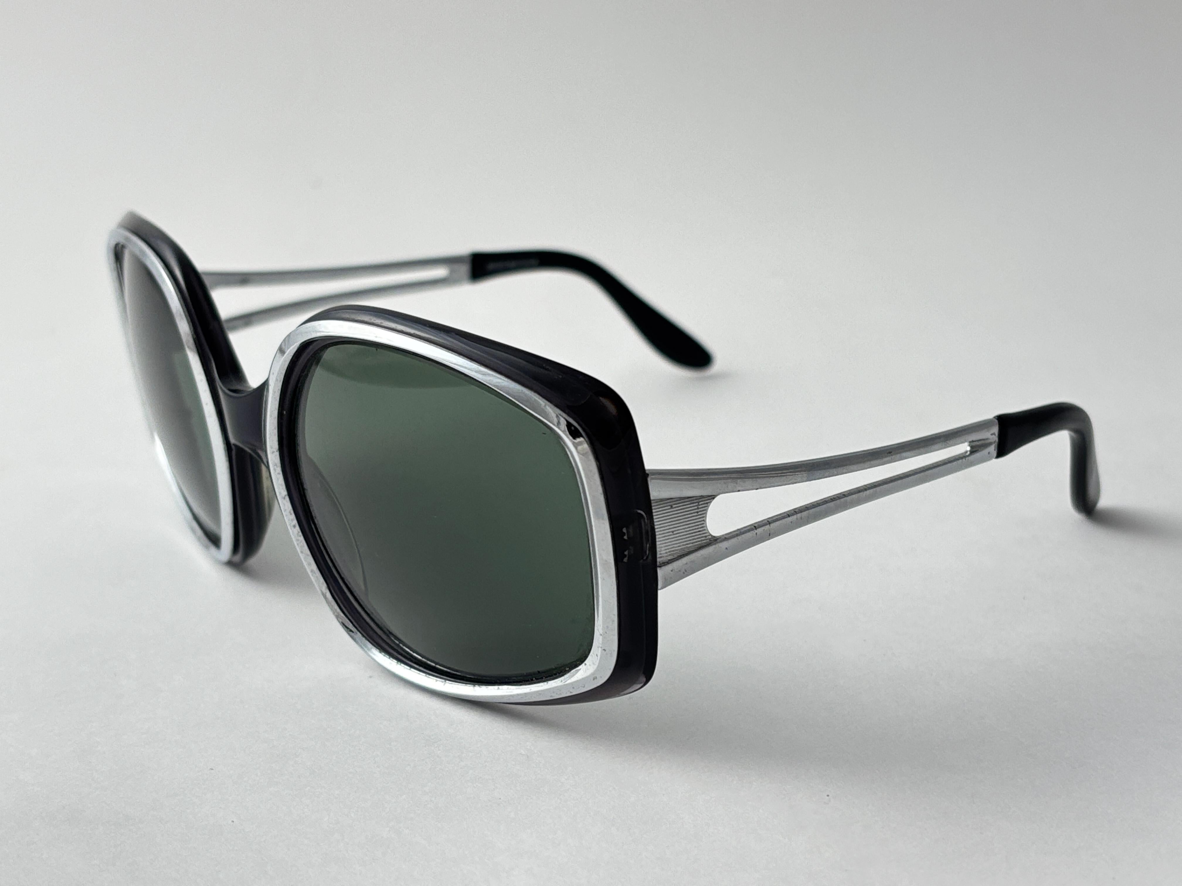 Gafas de sol vintage Rodenstock con montura plateada y lentes grises años 70 en venta 1