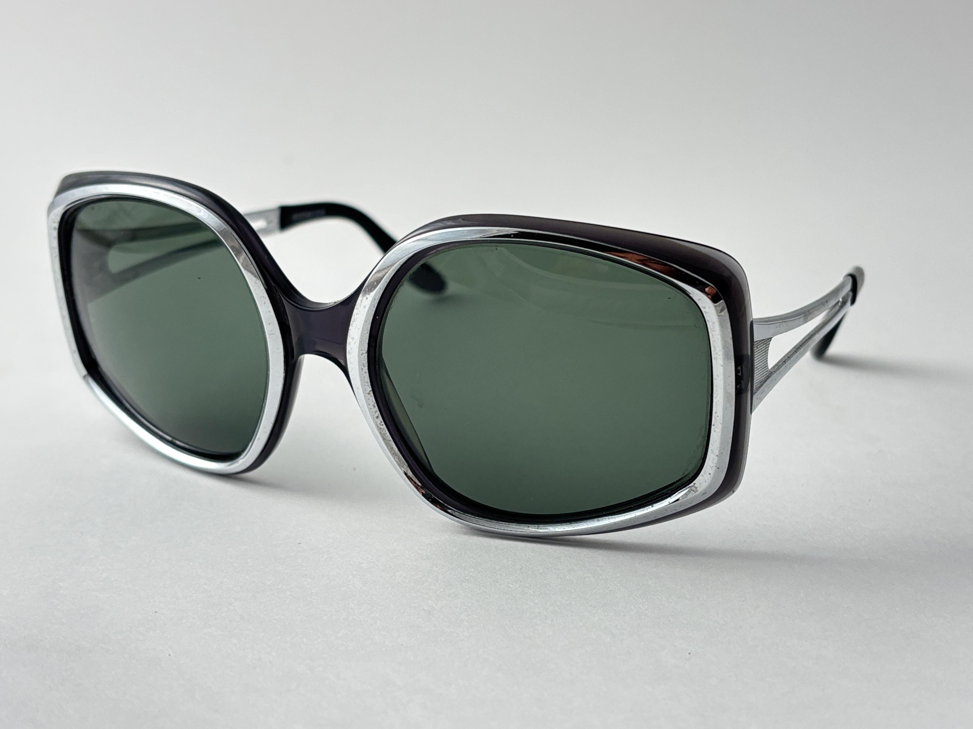Gafas de sol vintage Rodenstock con montura plateada y lentes grises años 70 en venta 2