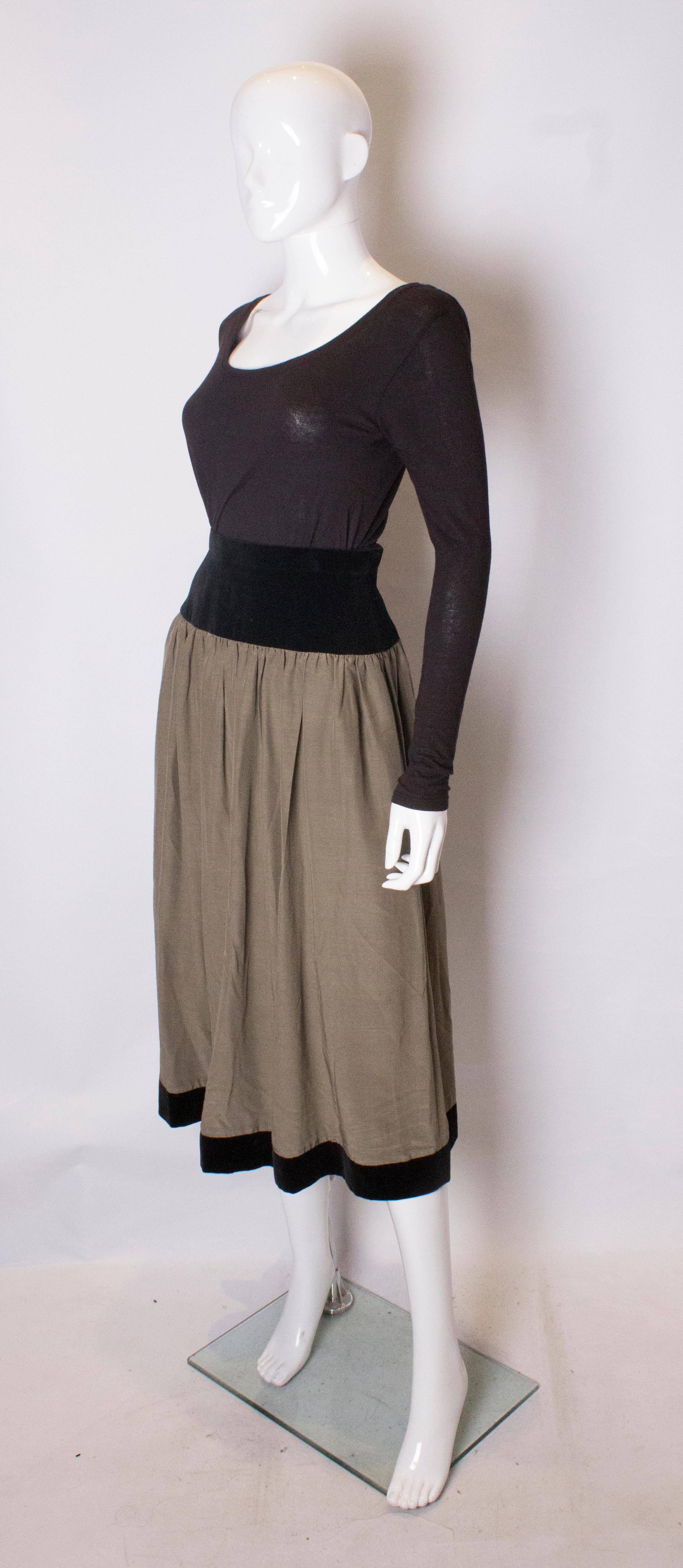 Vintage Roland Klein  Black Velvet and Grey  Silk Skirt In Good Condition For Sale In London, GB