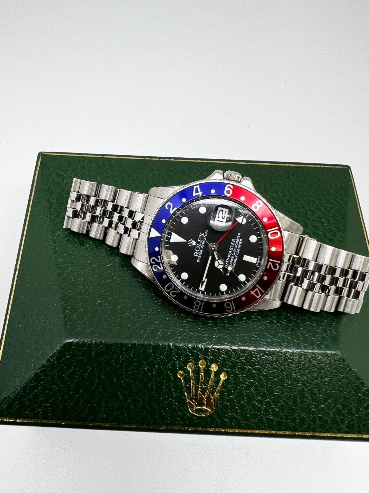 Rolex 1675 GMT Master Pepsi rouge et bleu médaillon d'anniversaire en acier inoxydable Excellent état à San Diego, CA