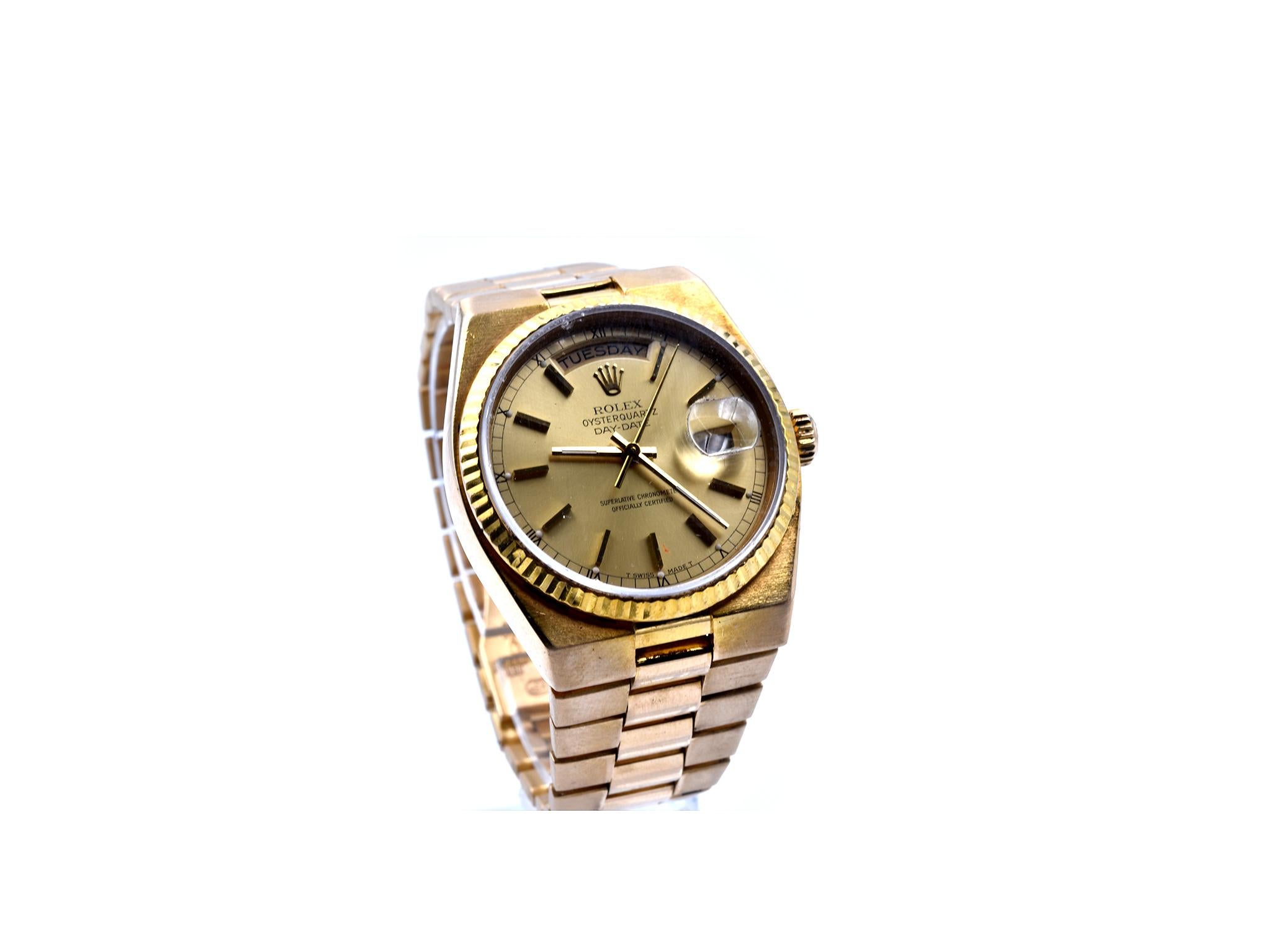 Movement: quartz 
Function: hours, minutes, seconds, date
Case: round 36mm stainless steel case with diamond bezel, sapphire protective crystal, date bubble at 3 o’clock, screw-down crown
Band: 18k yellow gold bracelet with folding clasp
Dial: