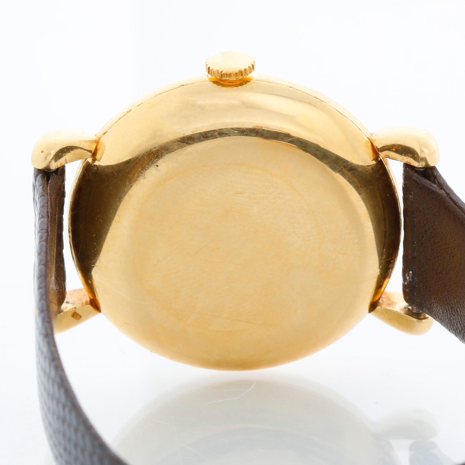 Rolex modello di precisione in oro giallo 18 carati Ref. 4411 Orologio da uomo - Carica manuale. Cassa in oro giallo 18 carati con anse a goccia (34 mm). Quadrante Silver rinnovato con indici in rilievo in oro. Cinturino Rolex marrone con fibbia