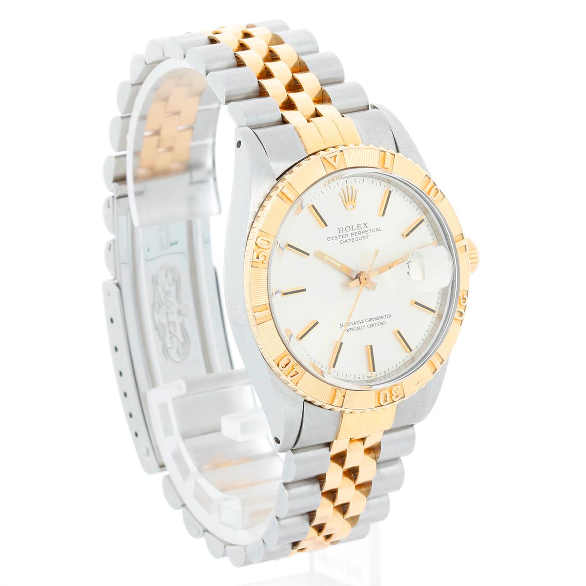 Vintage Rolex 18k Yellow Gold Thunderbird Turnograph Men's Watch 1625 with Card In Excellent Condition For Sale In Dallas, TX