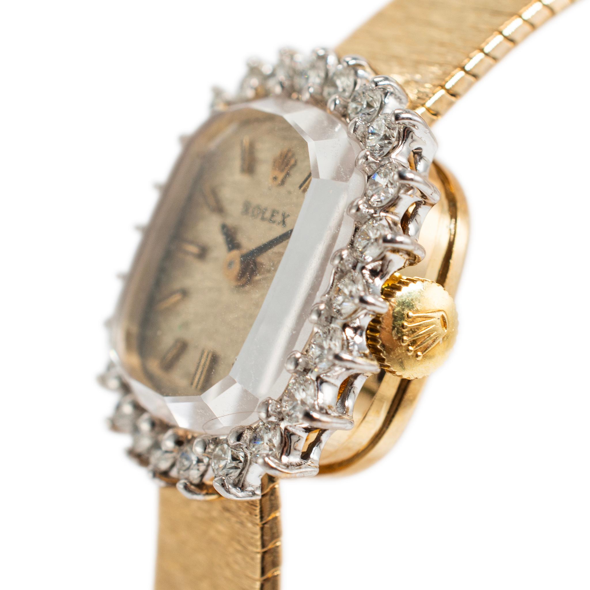 Vintage Rolex 19MM R8286 14K Yellow Gold Diamond Bezel Manual Winding Watch In Excellent Condition For Sale In Houston, TX