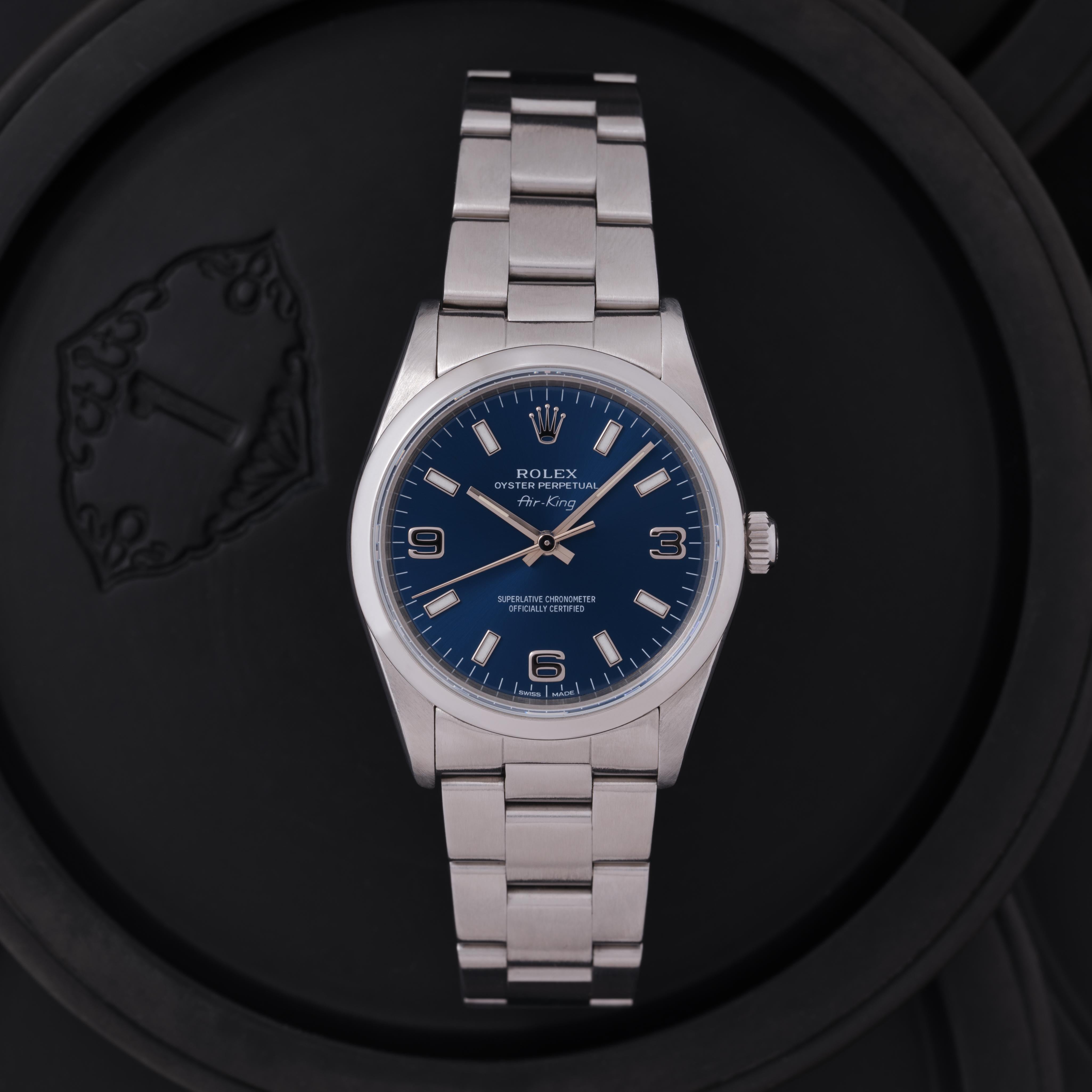 Rolex d'epoca AirKing Modello 14000 in acciaio inossidabile 34mm quadrante blu arabo, movimento automatico, Made in Switzerland c.C.

Creatore: Rolex
Model No: AirKing 14000
Anno: 1990
Materiale: Acciaio inossidabile
Quadrante: quadrante arabo blu