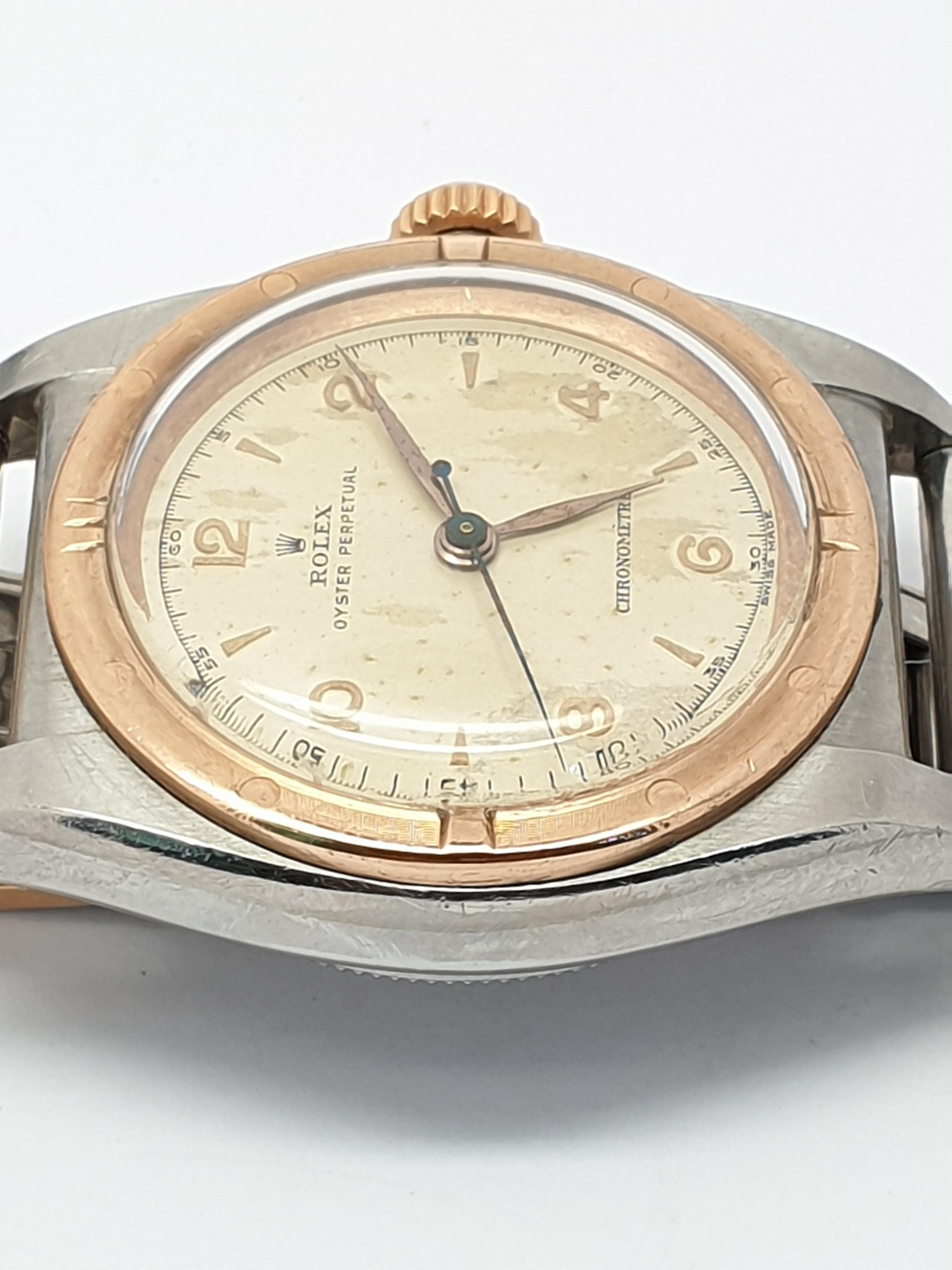 A Rolex Stainless Steel Bubble Back Oyster Perpetual Vintage Gents Wristwatch ref;:3372  32 mm model. The silver dial with numerals and hour markers is original  but shows aging. A fixed 18 kt rose gold bezel has plastic glass. Automatic movement,