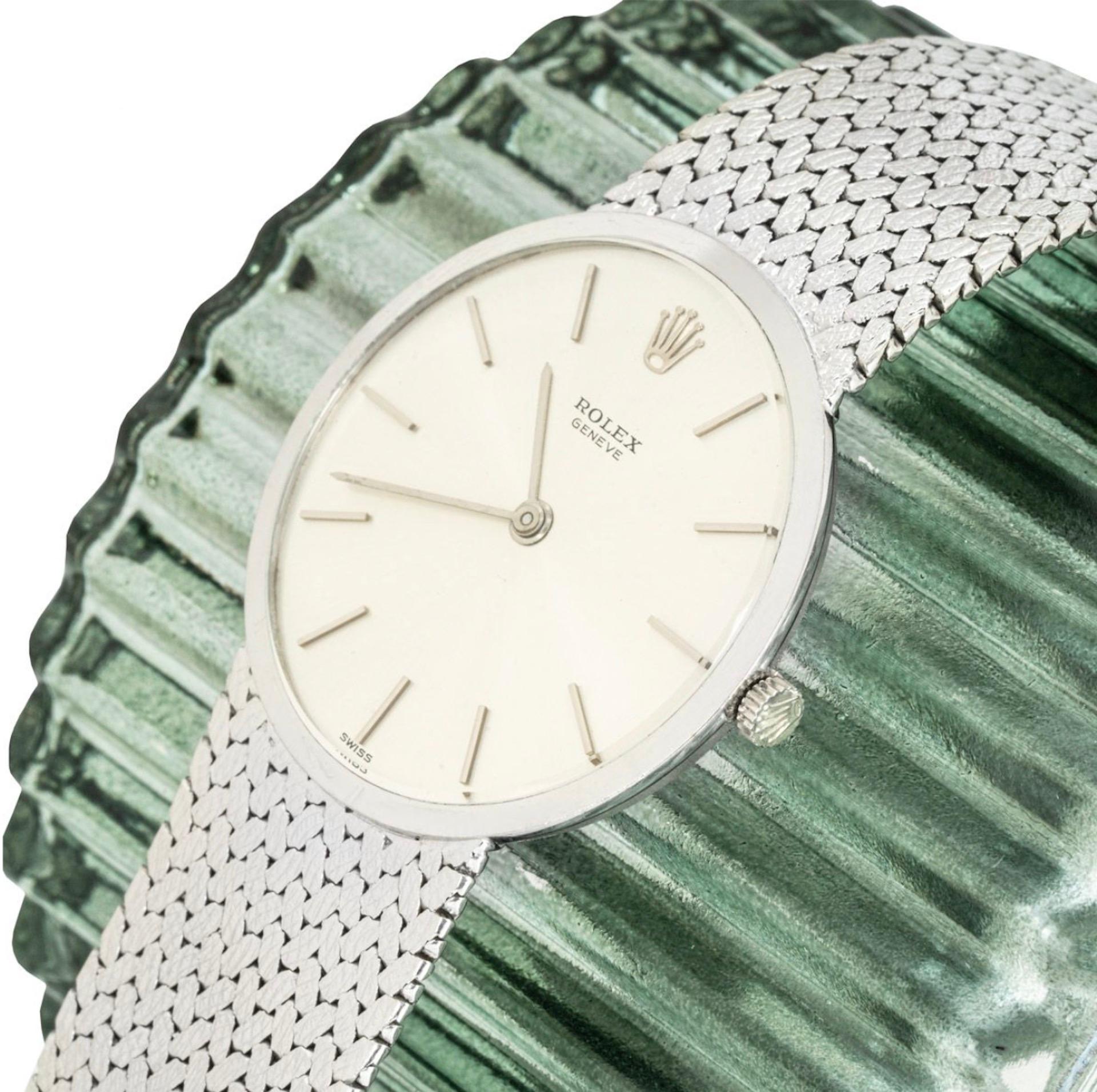 A vintage white gold Cellini wristwatch. Features a silver dial with applied hour markers and a white gold bezel. Fitted with a plastic glass, a manual winding movement and a white gold integrated bracelet equipped with an original white gold