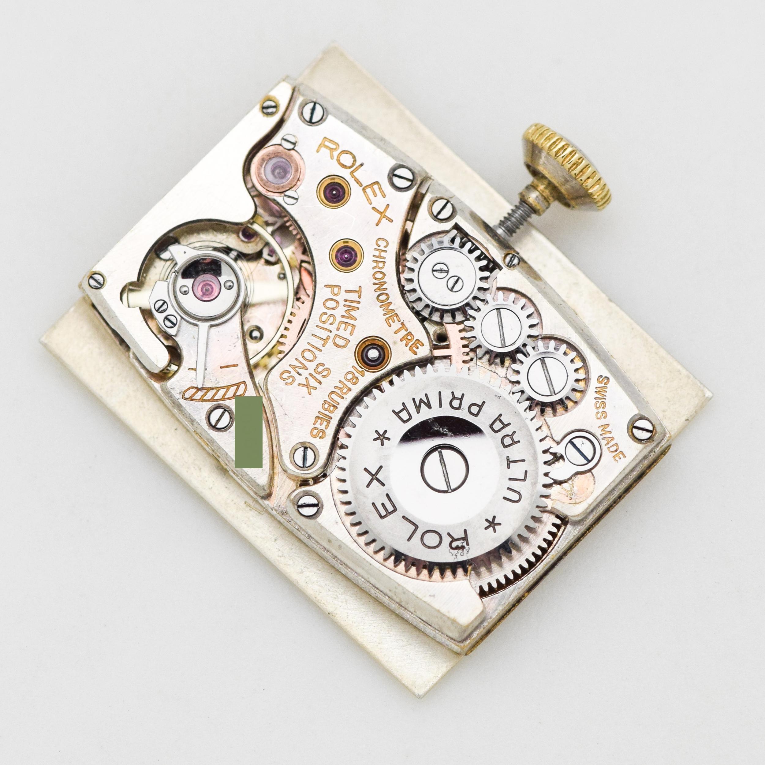Vintage Rolex Chronometer Rectangular-Shaped 14 Karat Yellow Gold Watch, 1945 For Sale 3