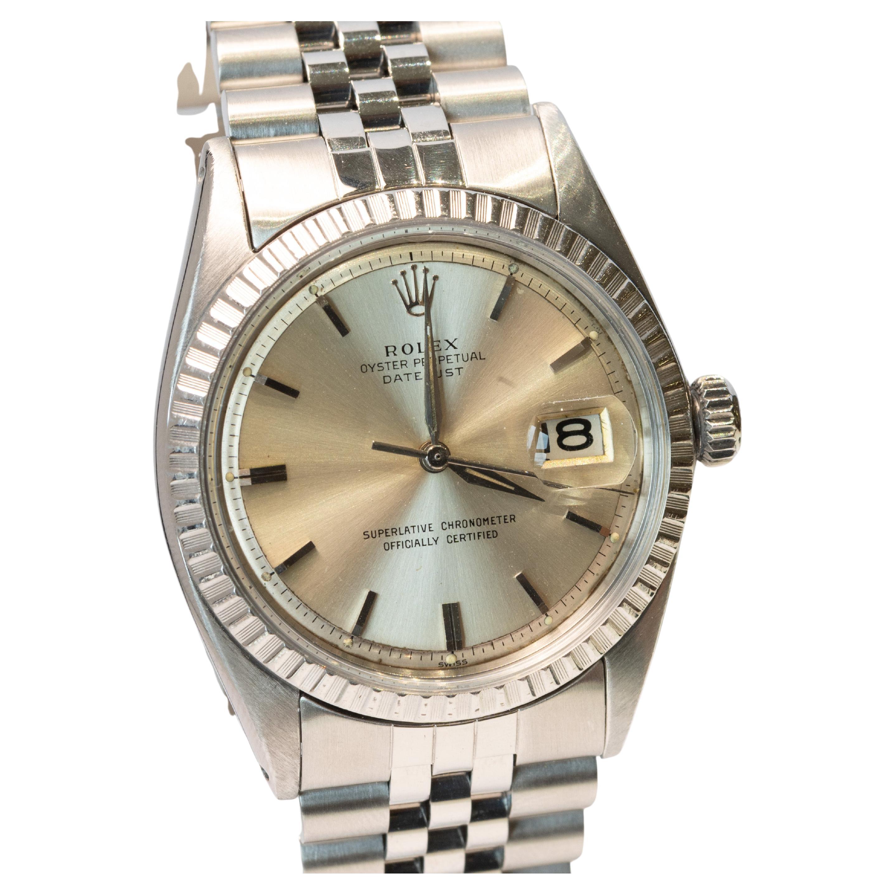 Vintage 1964 Rolex Datejust mit Papieren, benutzerdefinierte Jubilee-Armband

Diese ikonische Rolex Datejust aus dem Jahr 1964 ist ein Klassiker mit zeitlosem Stil und Sammlerwert. Mit ihrem silbernen Sonnenschliff-Zifferblatt mit