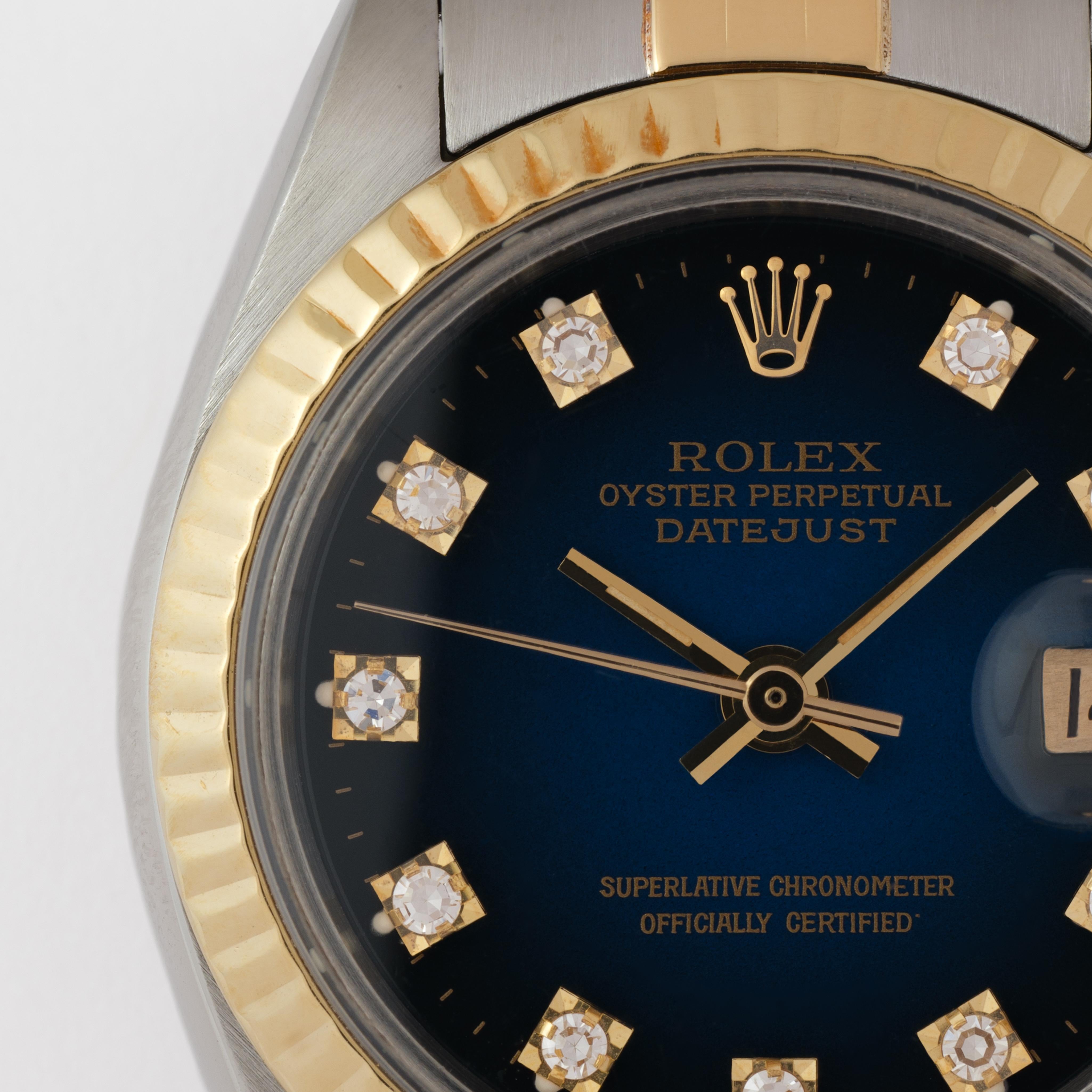 Vintage Rolex DateJust Modell 6917/3 Edelstahl und 18K Gelbgold 26mm Blau Vignette Diamond Markers Zifferblatt, Automatikwerk, Made in Switzerland c.1975 w / 2022 Service-Karte

Hersteller: Rolex
Modell: DateJust
Jahr: 1975
MATERIAL: Rostfreier