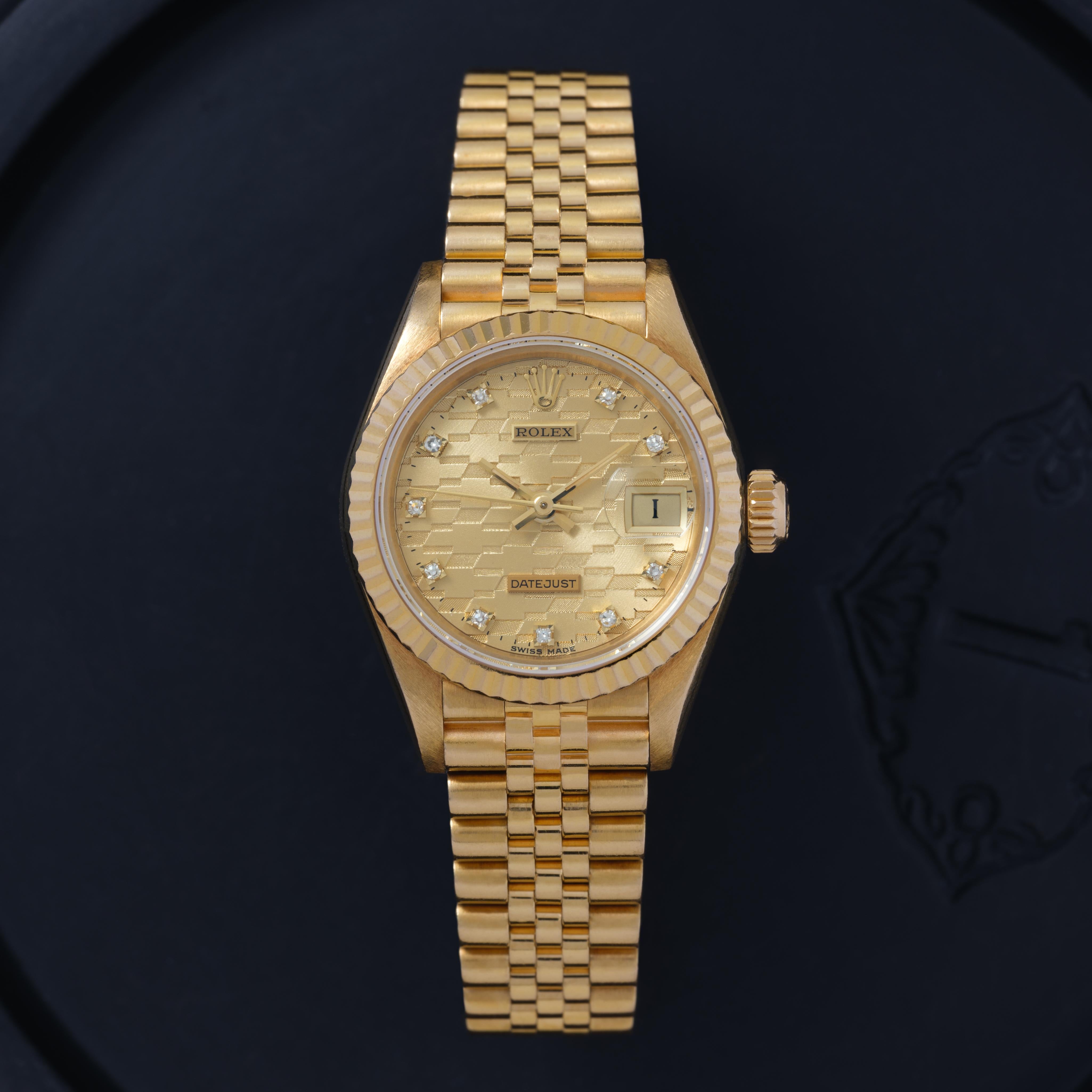Vintage Rolex Model 69178 DateJust 18k Yellow Gold, 26mm Rare Chevrolet Dial made for Jubilee Anniversary, Automatic Movement, Made in Switzerland with Original Box and Booklet c.1987

Maker: Rolex
Model: DateJust 69178
Year: 1987
Material: 18k