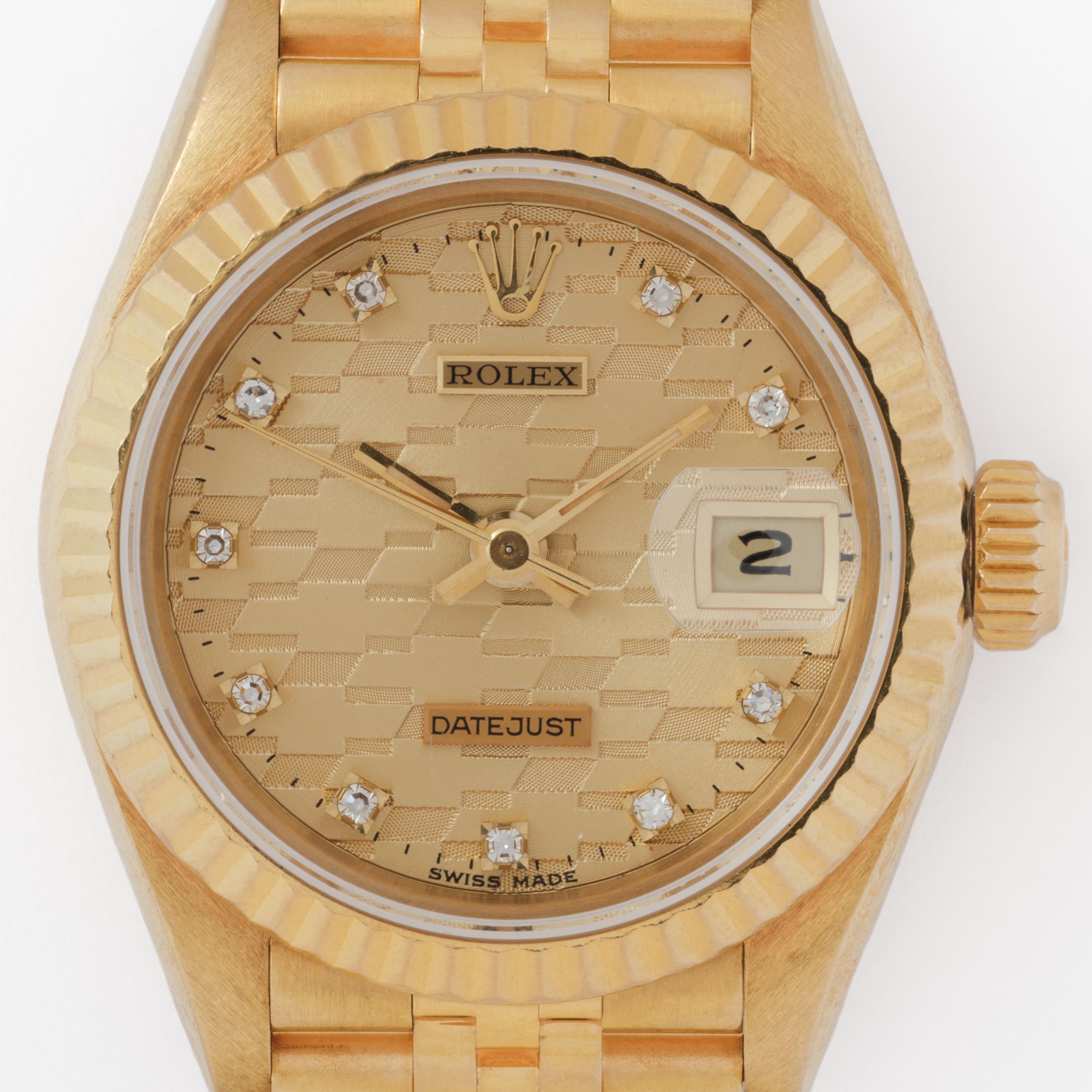 Vintage Rolex DateJust Model 69178 18 Karat Yellow Gold rare Chevrolet Dial Box In Good Condition For Sale In New York, NY