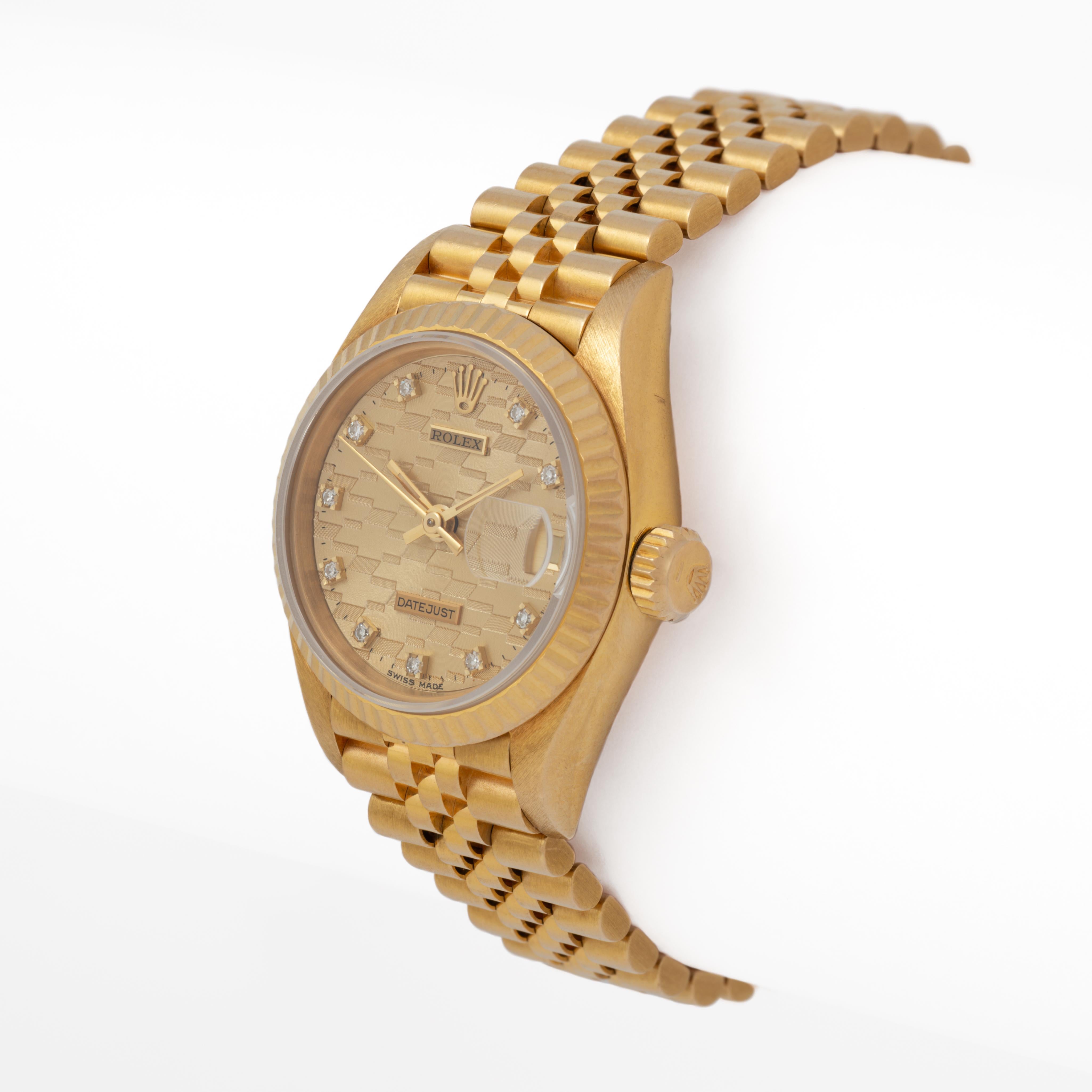 Women's or Men's Vintage Rolex DateJust Model 69178 18 Karat Yellow Gold rare Chevrolet Dial Box For Sale