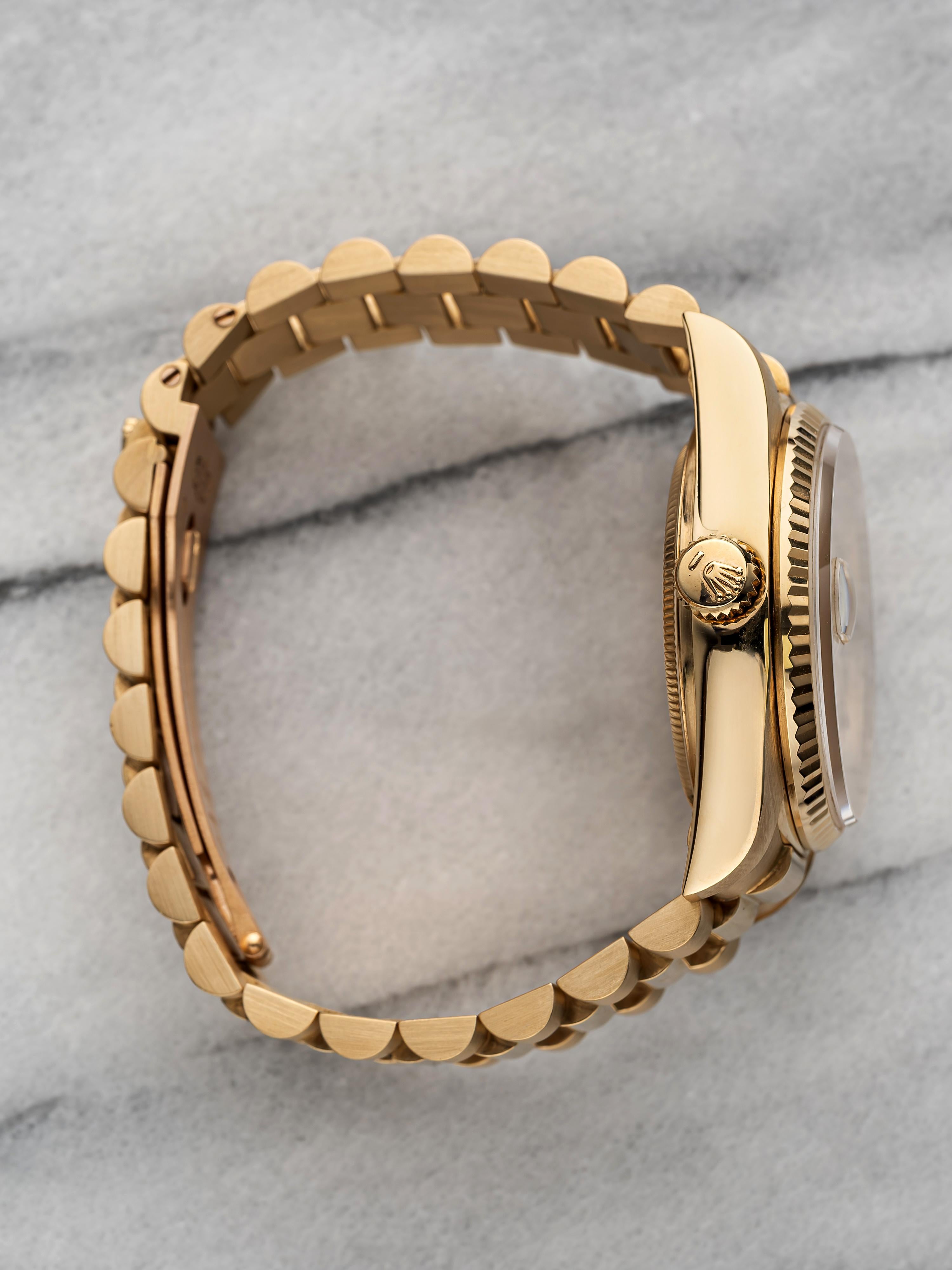 Femenino o masculino Vintage Rolex Day Date Ref 18038 80s Champagne Dial 18K Yellow Gold 36mm Case. en venta