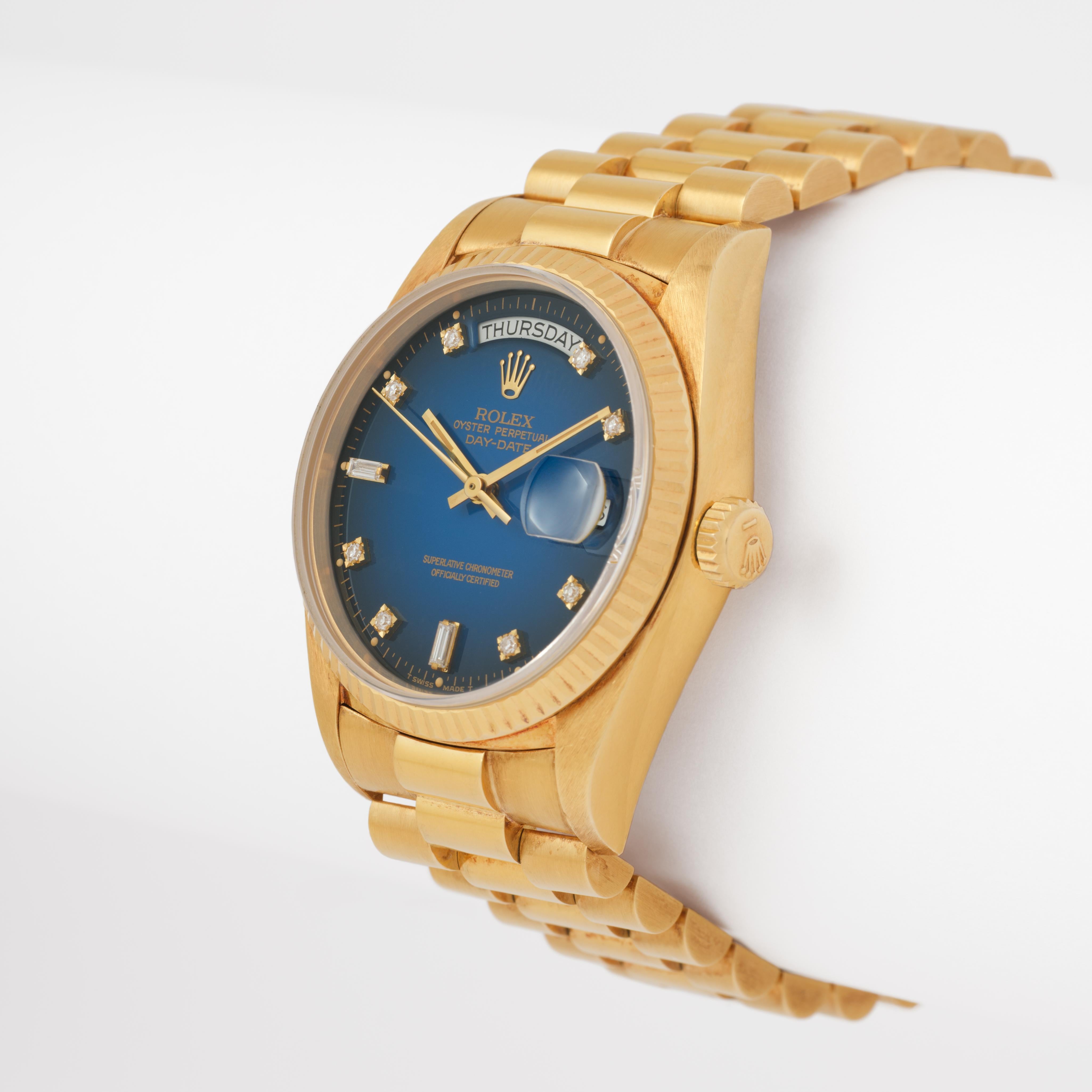 Vintage Rolex DayDate Model 18038 18k Yellow Gold 36mm Blue Vignette Dial B&P Unisexe en vente