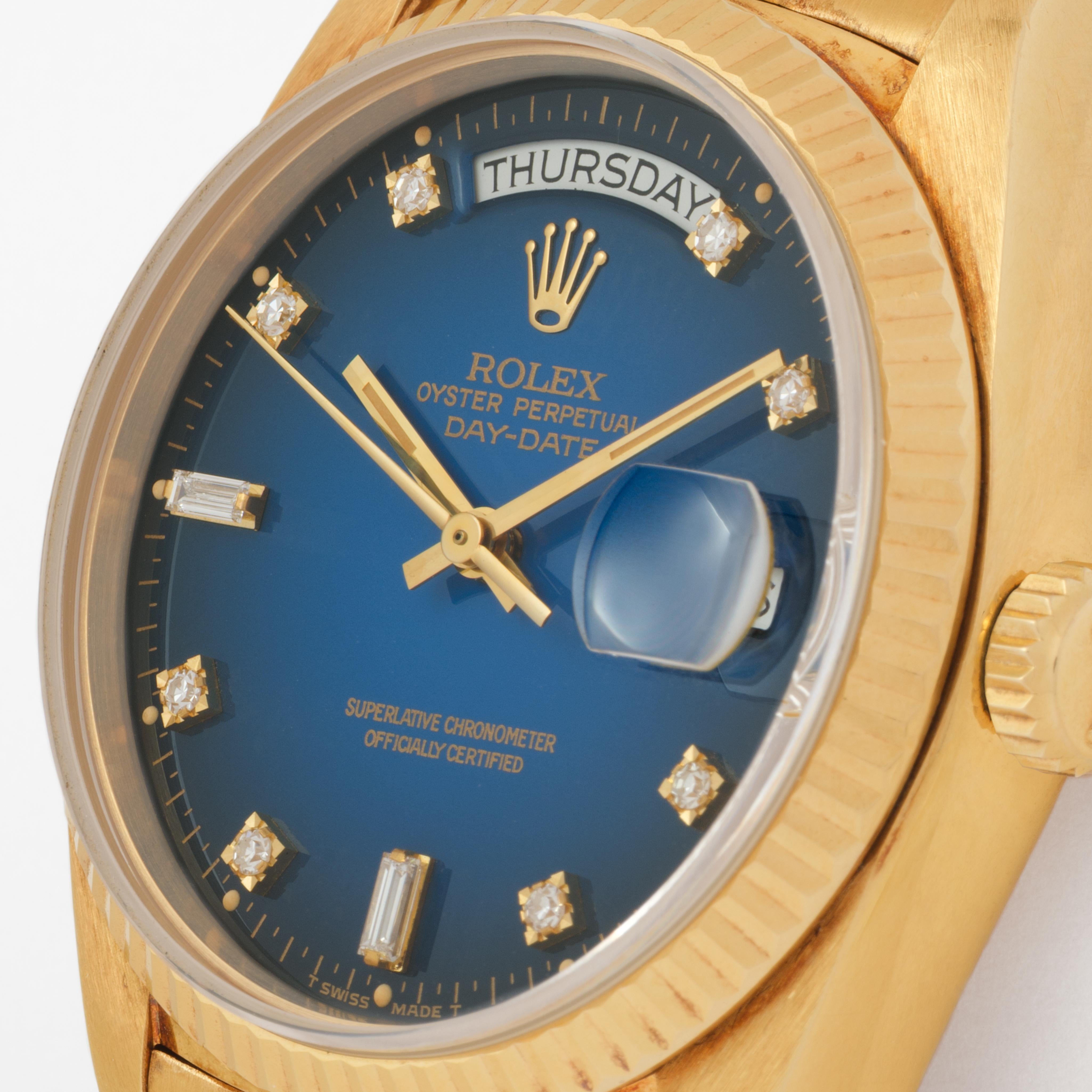 Vintage Rolex DayDate Model 18038 18k Yellow Gold 36mm Blue Vignette Dial B&P en vente 1
