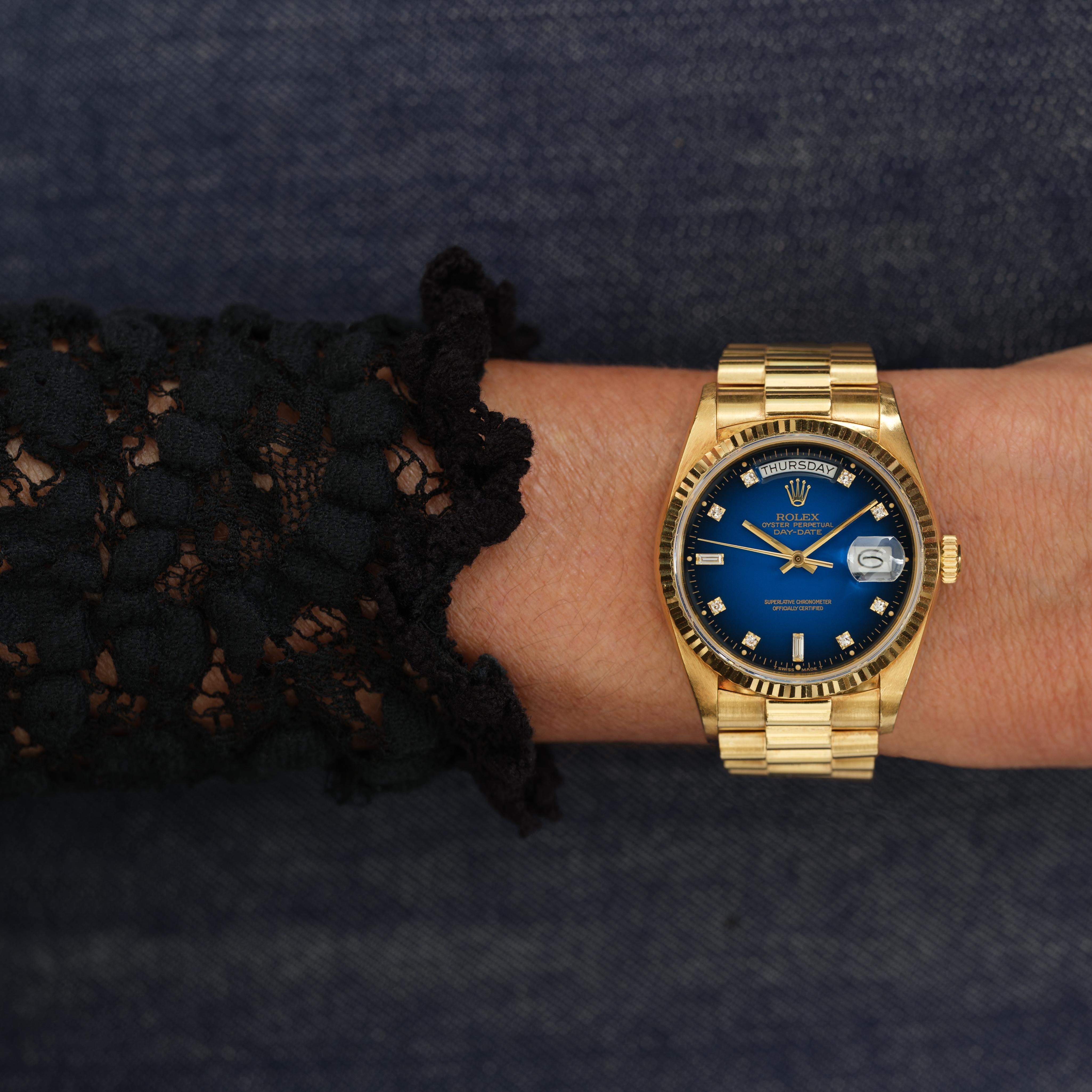 Vintage Rolex DayDate Model 18038 18k Yellow Gold 36mm Blue Vignette Dial B&P en vente 4