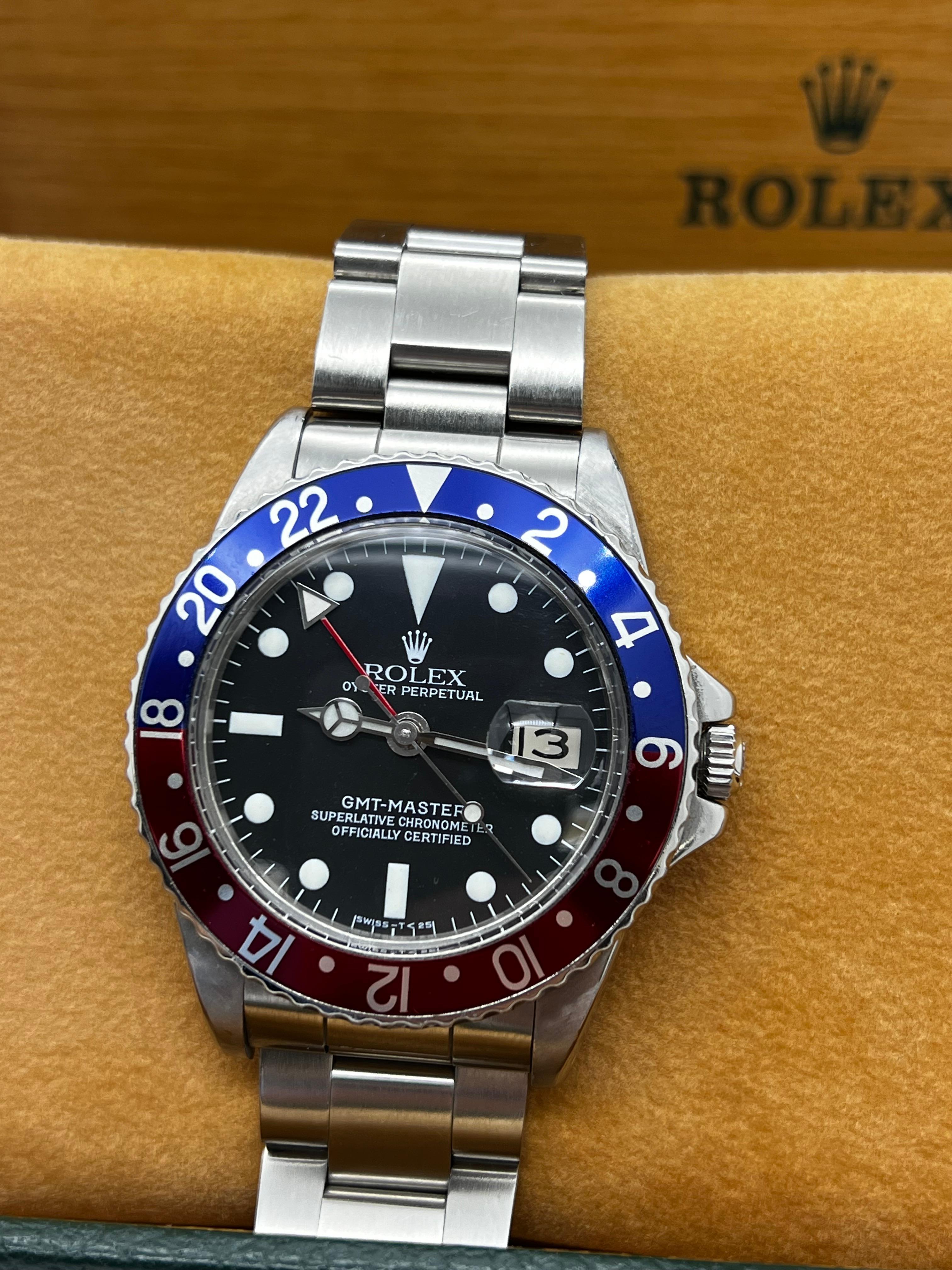 Vintage Rolex GMT Master 1675 Pepsi Red and Blue Stainless Steel 40mm In Excellent Condition In San Diego, CA