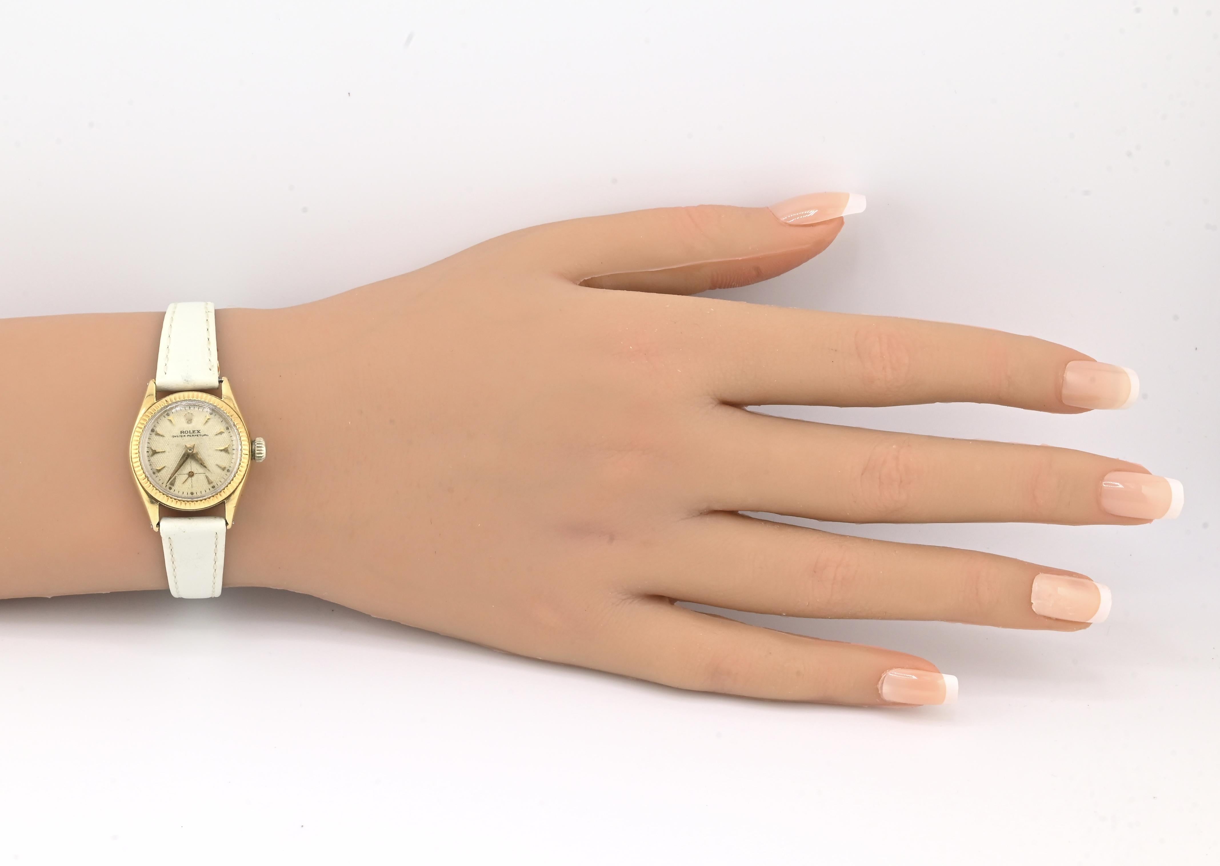 *****note ce n'est pas un produit parfait ou en très bon état. Cette montre est plutôt une montre de collection, rien n'a été touché sur le cadran, ce que les collectionneurs recherchent. 

Magnifique montre-bracelet Rolex Oyster Perpetual pour