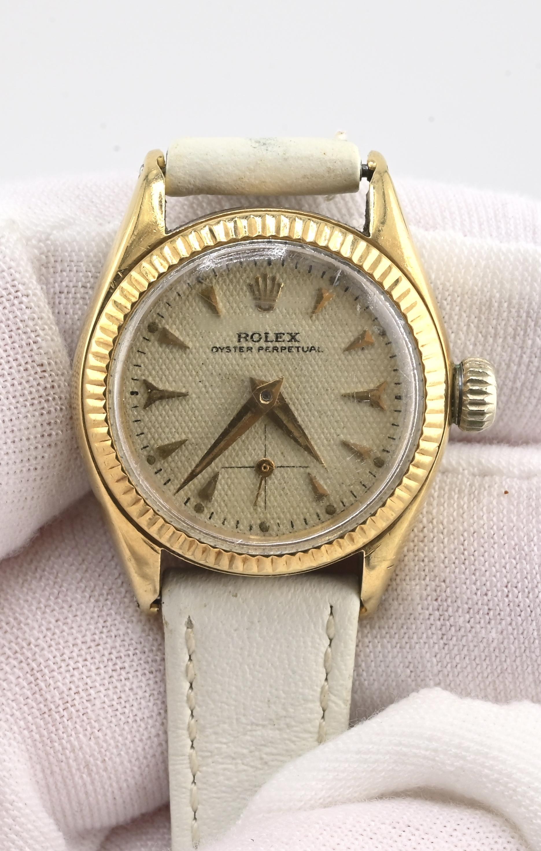 Vintage Rolex Oyster Perpetual Ladies 6509 • Or jaune 14K • Cadran en nid d'abeille en vente 1