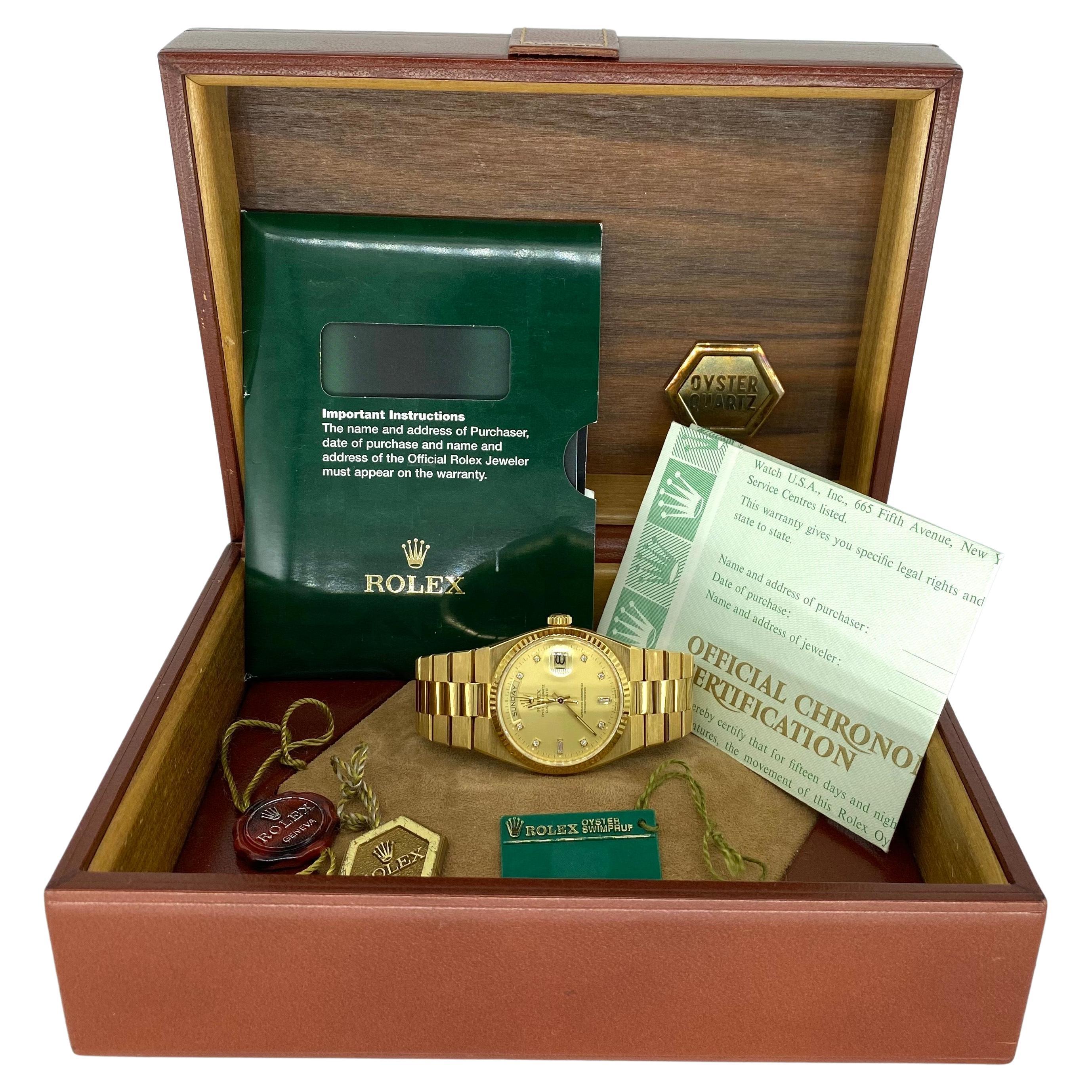 Rolex Day Date originale con quadrante di diamanti in oro massiccio 18 carati in condizioni di zecca 1982 con scatola e documenti. Questo orologio Rolex è un vero pezzo da collezione per gli amanti di Rolex. In perfette condizioni, con il quadrante