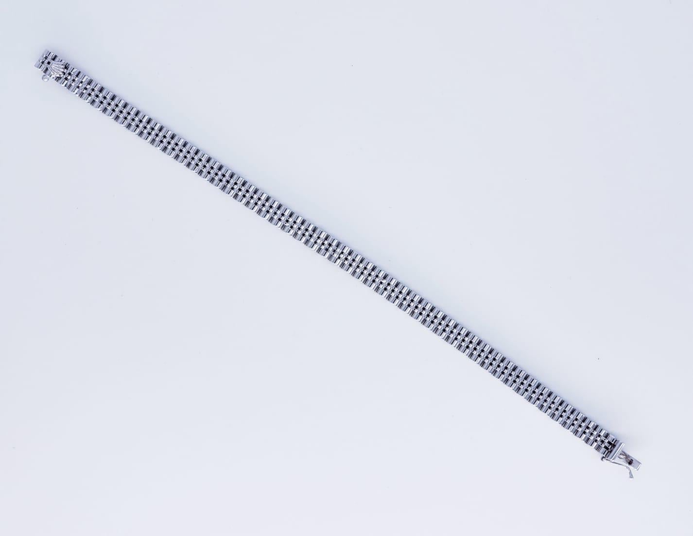 Vintage Rolex Style Jubilee Link Bracelet Italy 18k. The bracelet is stamped Italy 750 for gold purity. The bracelet’s width is 5.88mm and weights 22.1g solid white gold 18k. This bracelet is very shiny and stands out in the crowd. The bracelet is