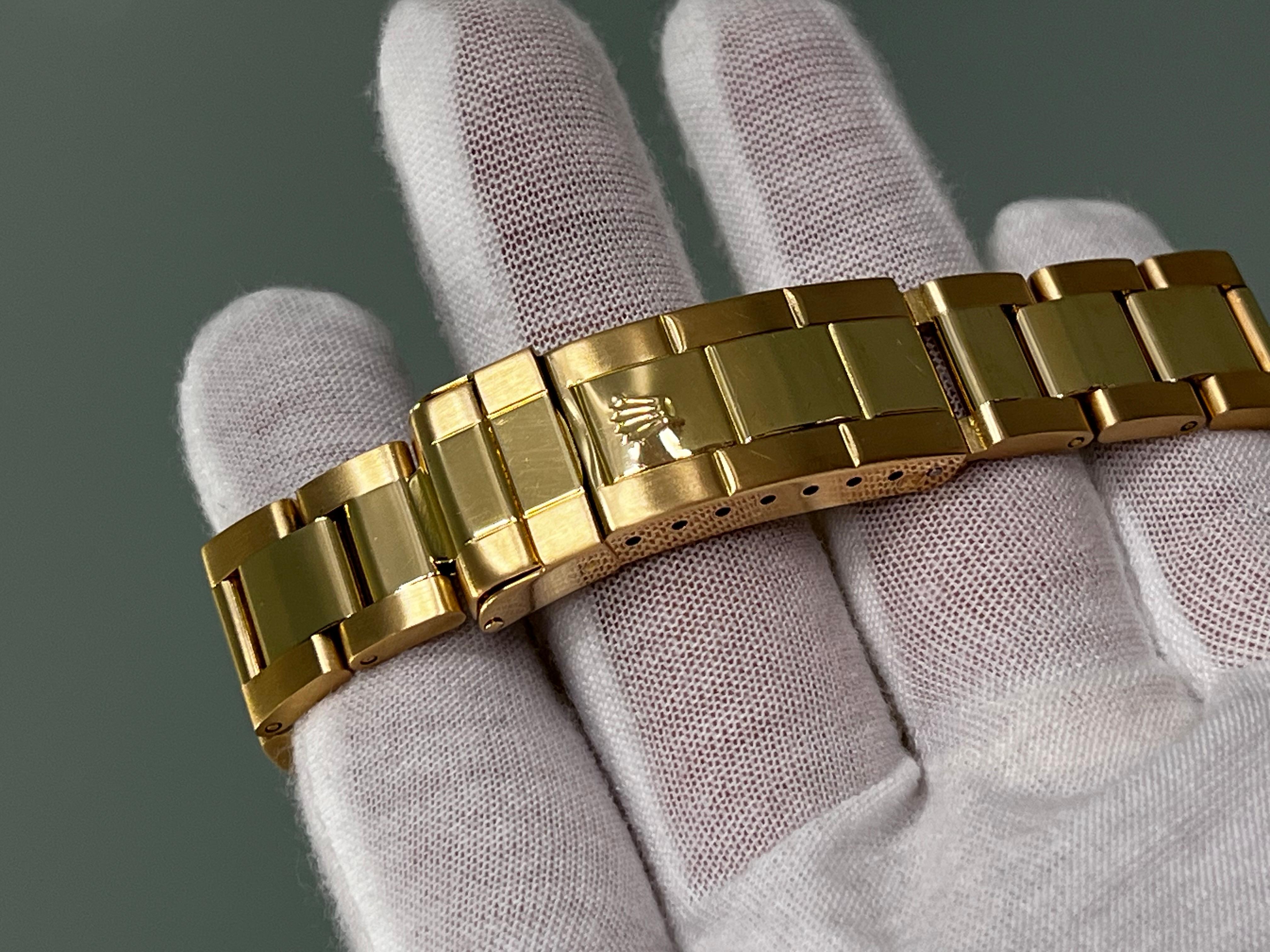 Rolex Submariner 16808 NICE PATINA cadran bleu en or jaune 18 carats Excellent état - En vente à San Diego, CA