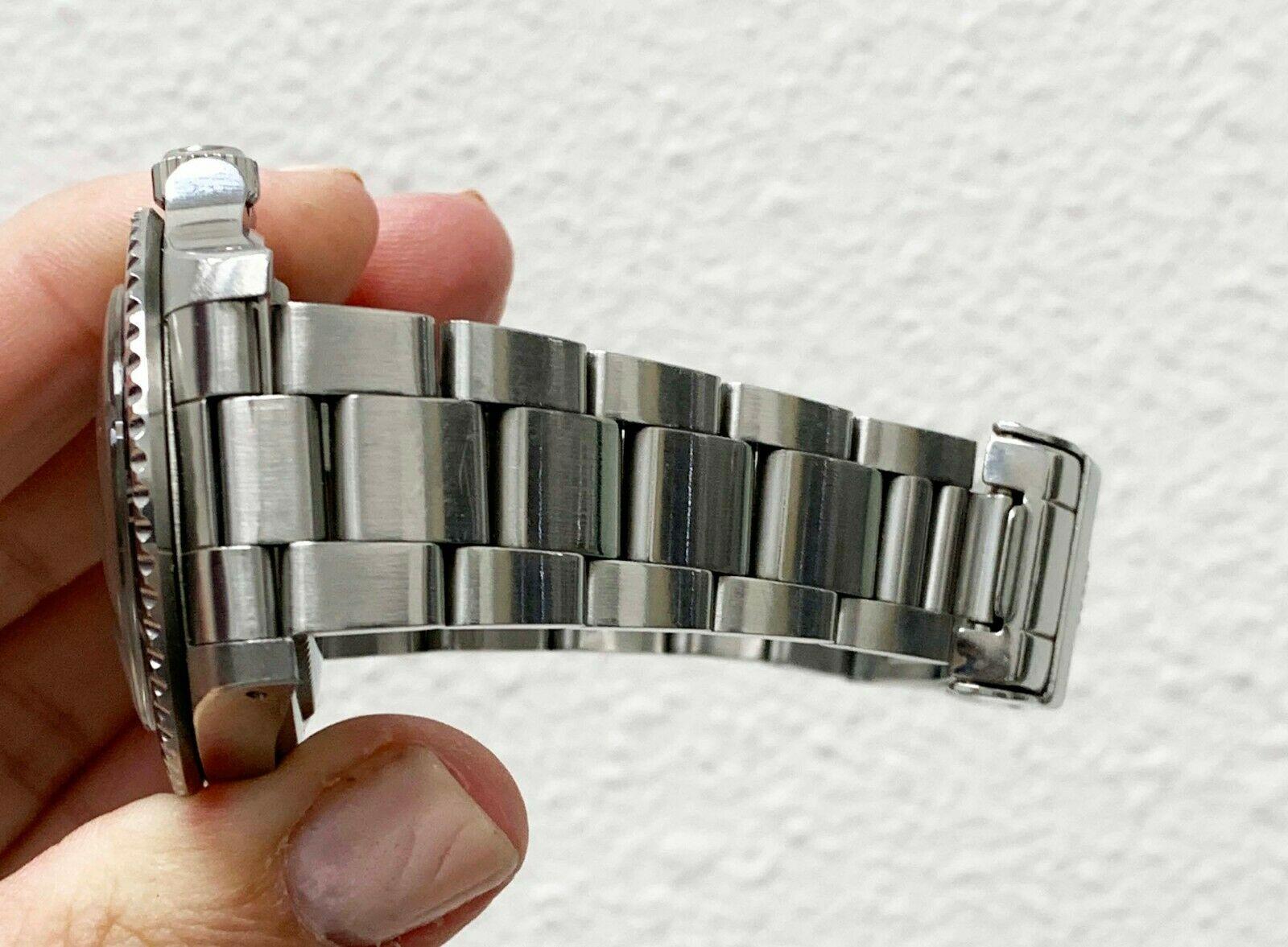 Vintage Rolex Submariner 5513 Black Dial Stainless Steel 1988 Unpolished In Good Condition In San Diego, CA