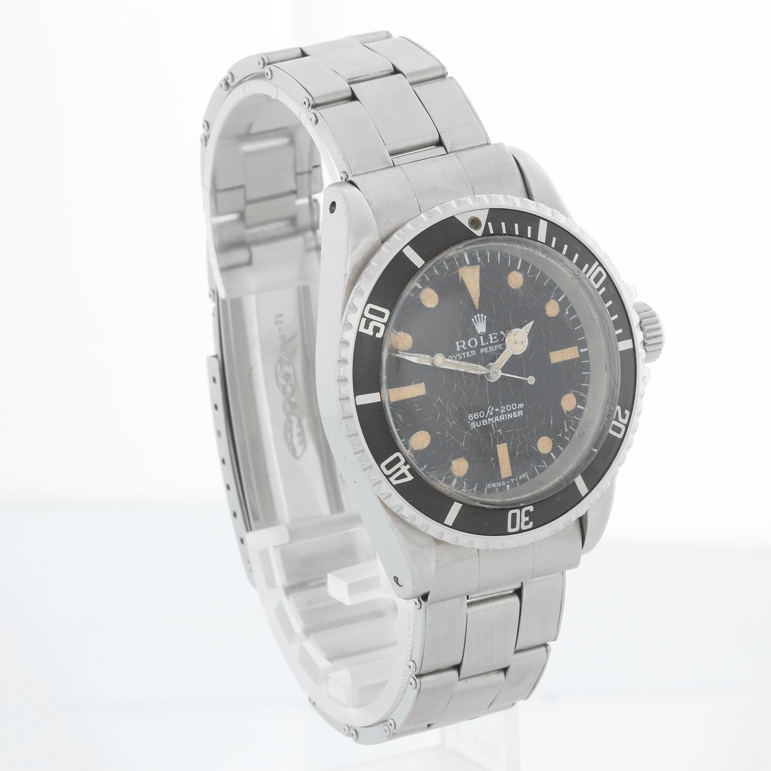 Vintage Rolex Submariner Schwarzes Zifferblatt Herren Automatikuhr 5513 Feet First  - Automatischer Aufzug; Acrylglas mit Alterung. Gehäuse aus rostfreiem Stahl (41 mm Durchmesser). Schwarzes Zifferblatt- Große Patina. Rolex Edelstahl-Oyster-Armband
