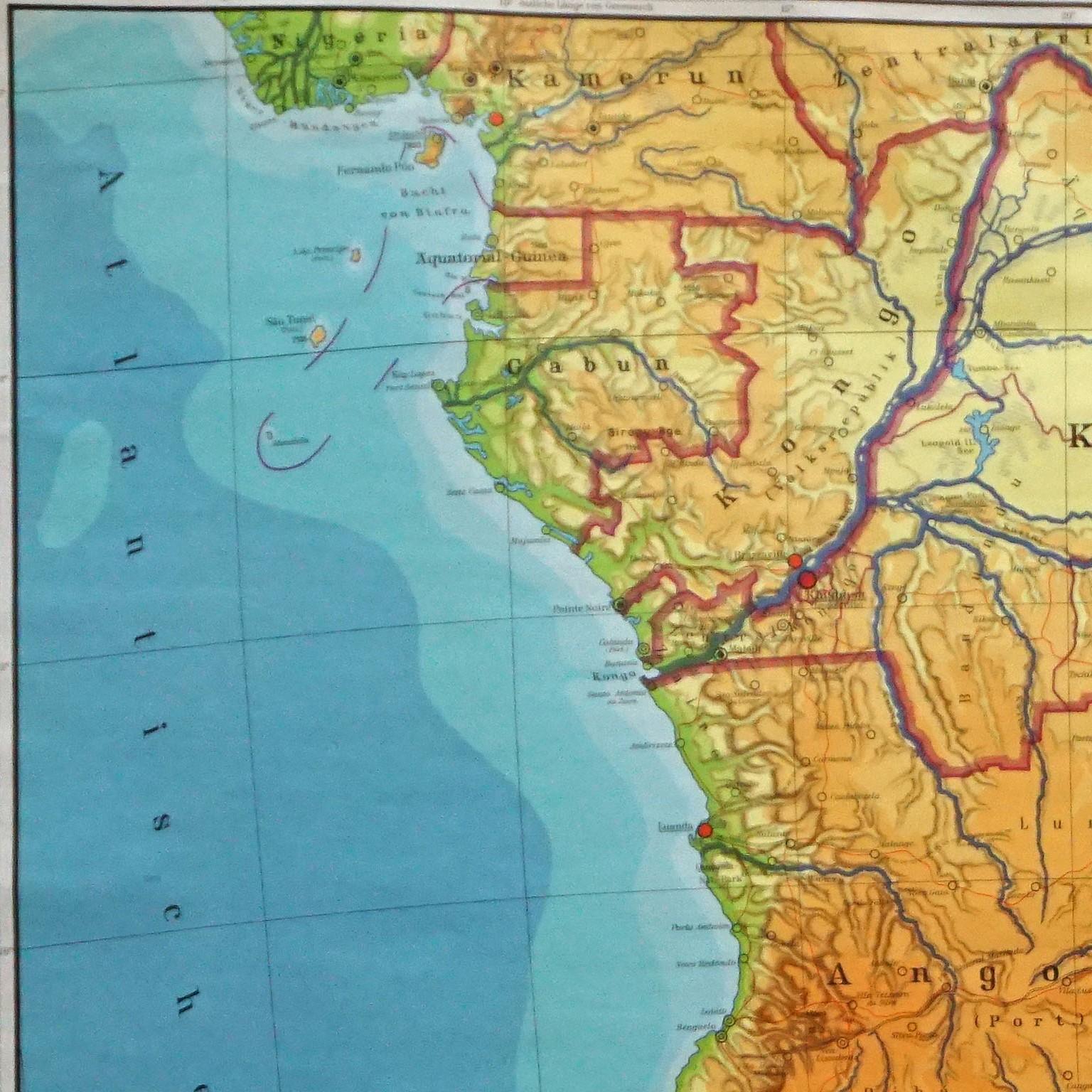 a countrycore vintage pull-down map illustrating Middle and South Africa, published by Westermann. colorful print on paper reinforced with canvas.
Measurements:
Width 210.50 cm (82.87 inch)
Height 172.50 cm (67.91 inch)

The measurements shown