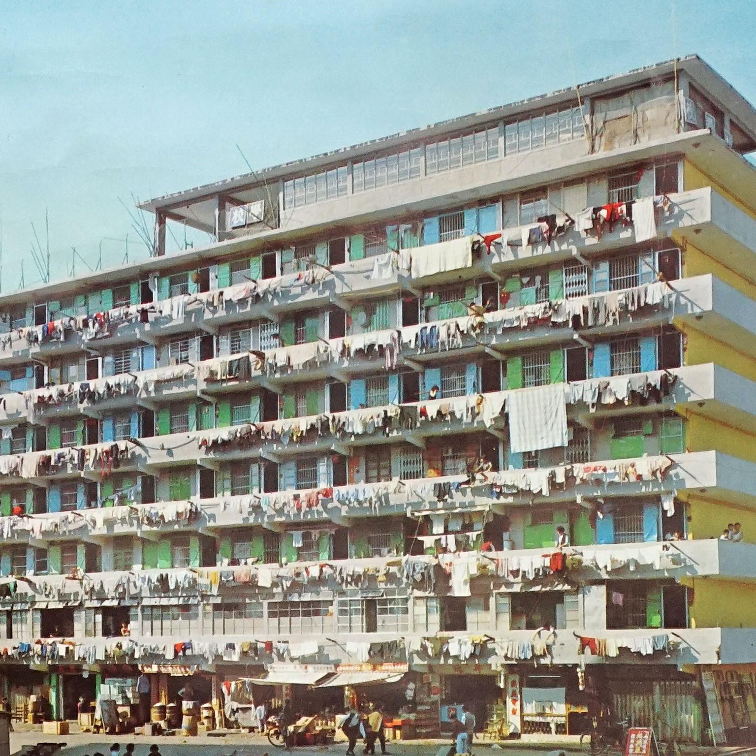 Rollbare Wandtafel, Vintage, Fotoplakat, Living in Hong Kong, 1970er Jahre (Deutsch) im Angebot