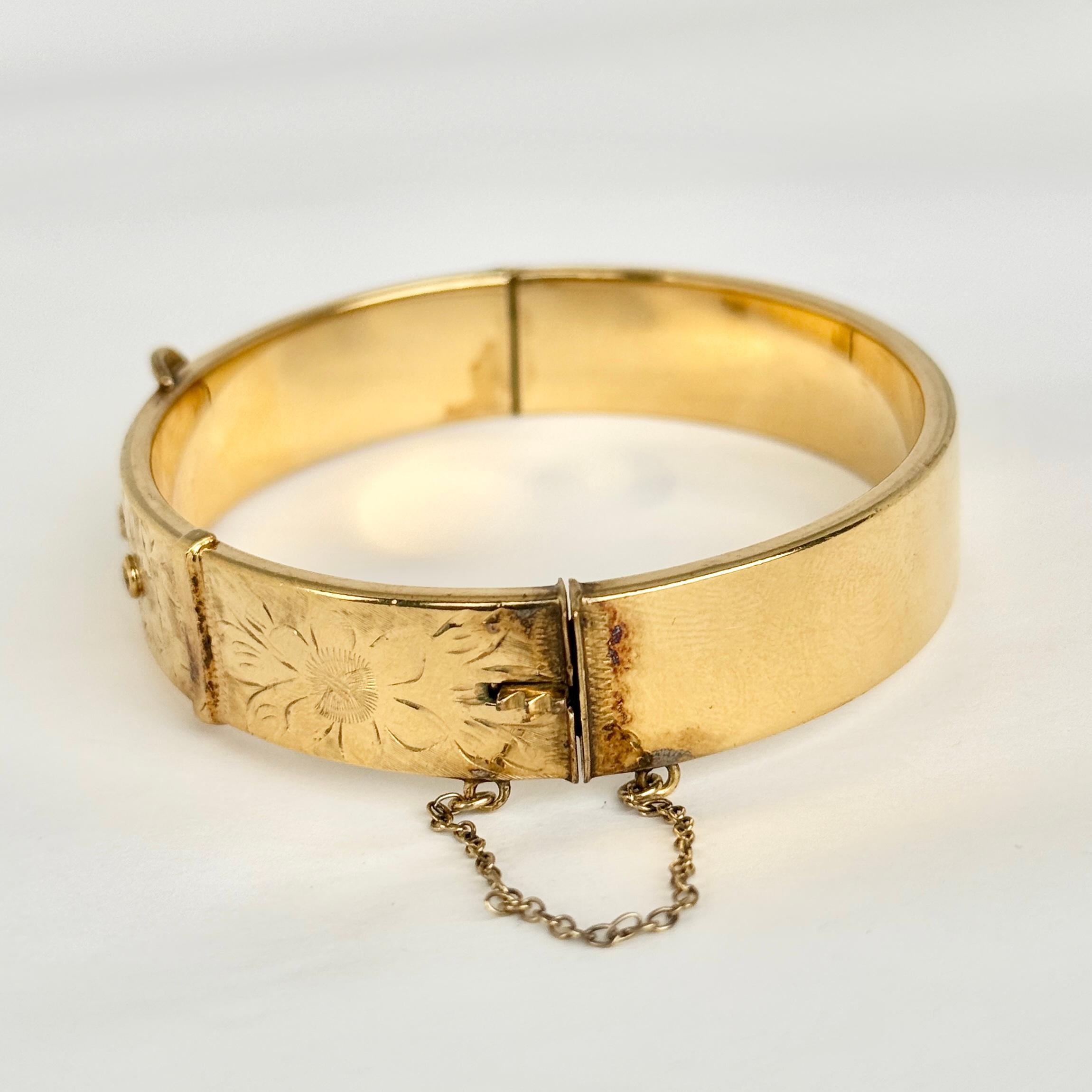 Rolle d'epoca in oro 9 carati con fibbia incisa Bangle in vendita 1
