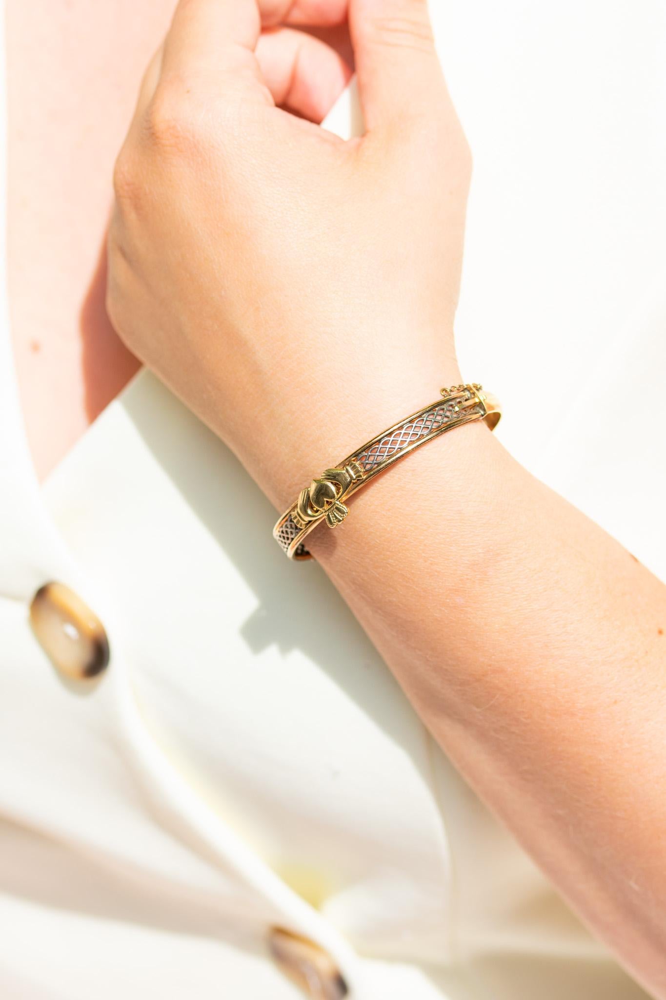 Pulsera brazalete Dladdagh de oro enrollado vintage, nudos celtas en venta 4